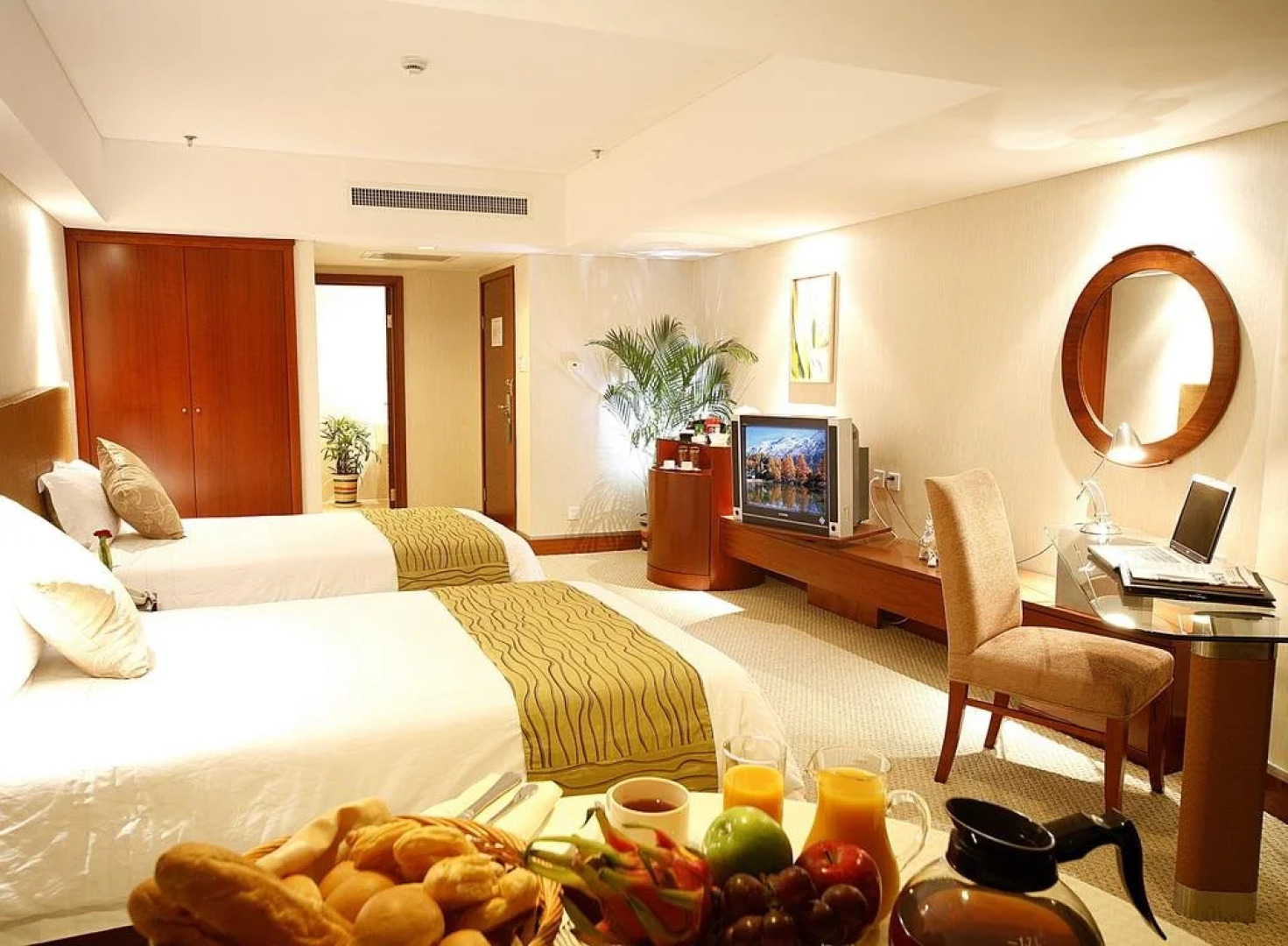 Shifeng International Holiday Hotel