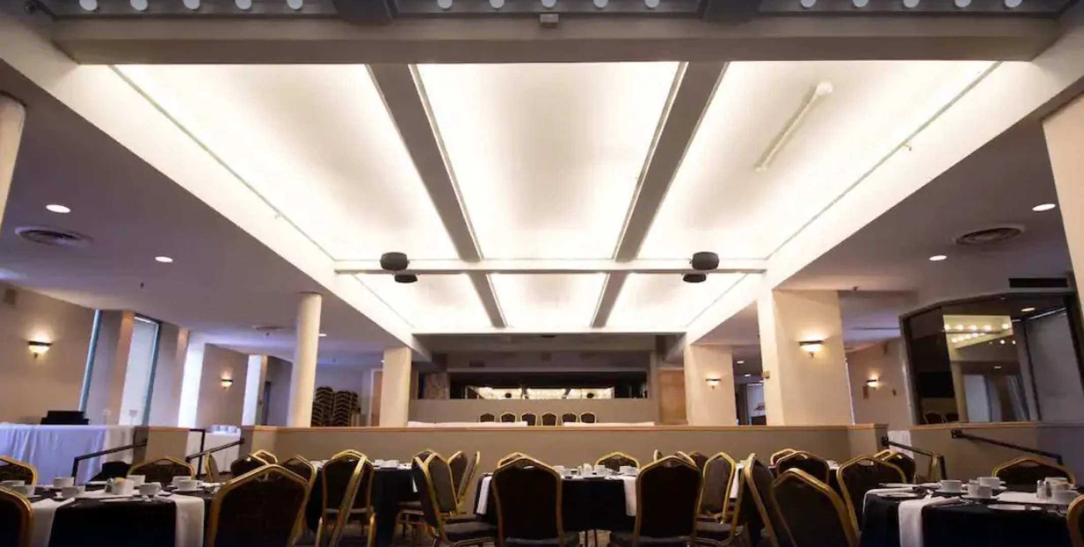 Prince Arthur Waterfront Hotel & Suites