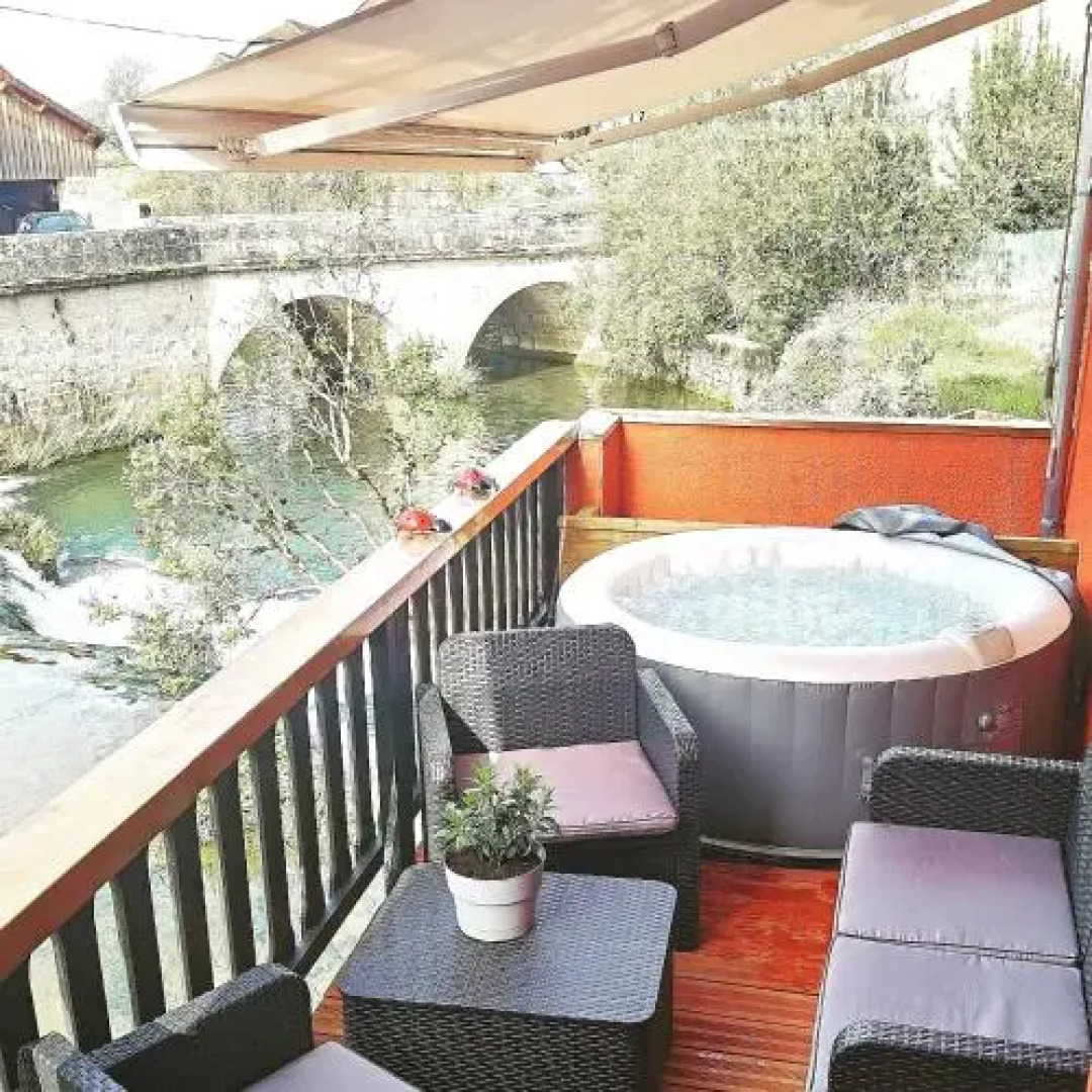Chez Ines - Arbois Centre Jaccuzzi