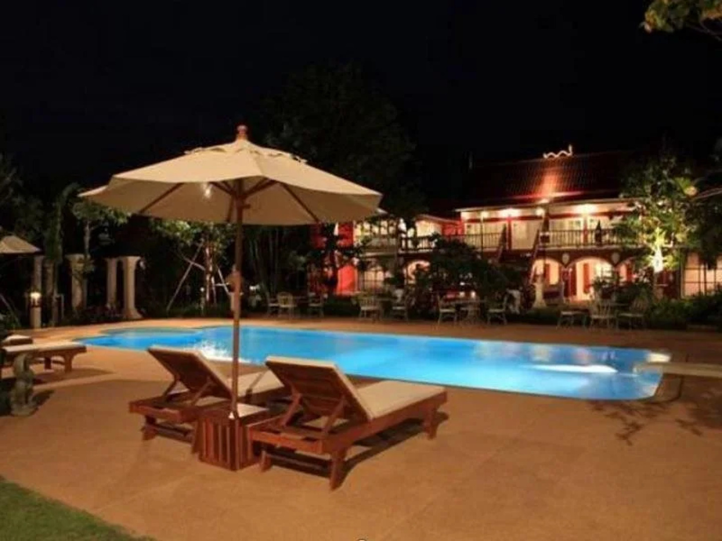 Aunruen Residence And Restaurant