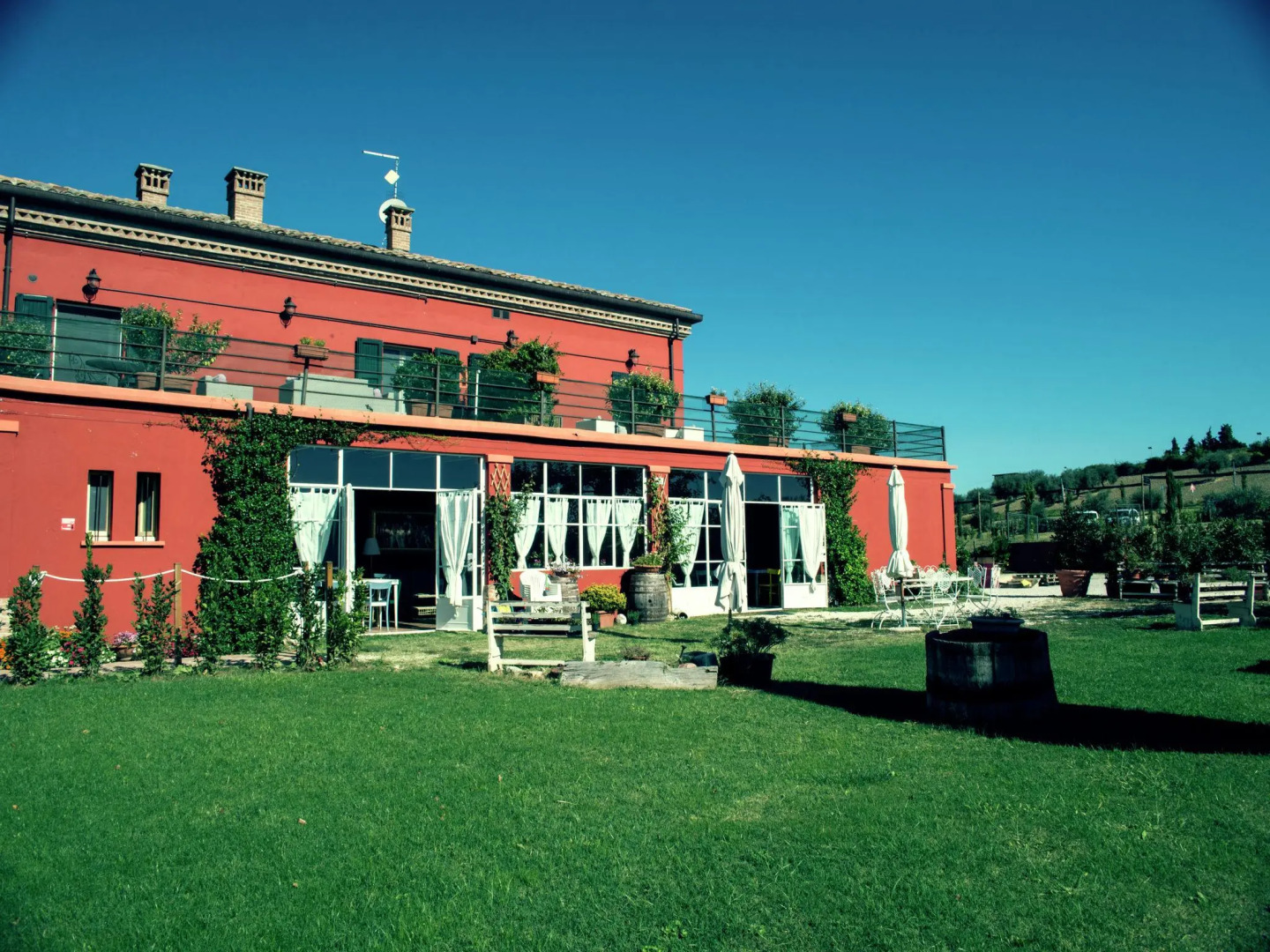 Apartment Amidst Vineyards & Blue Skies