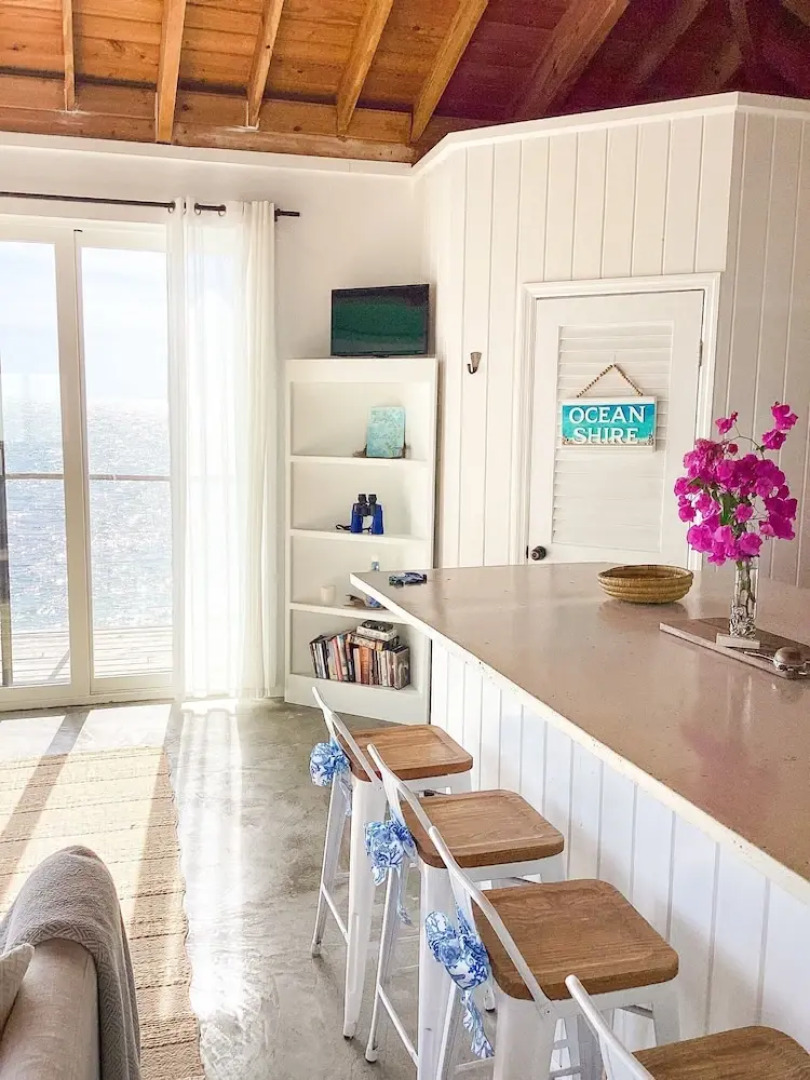 Seaside Serenity: Elegant Beachfront Escape