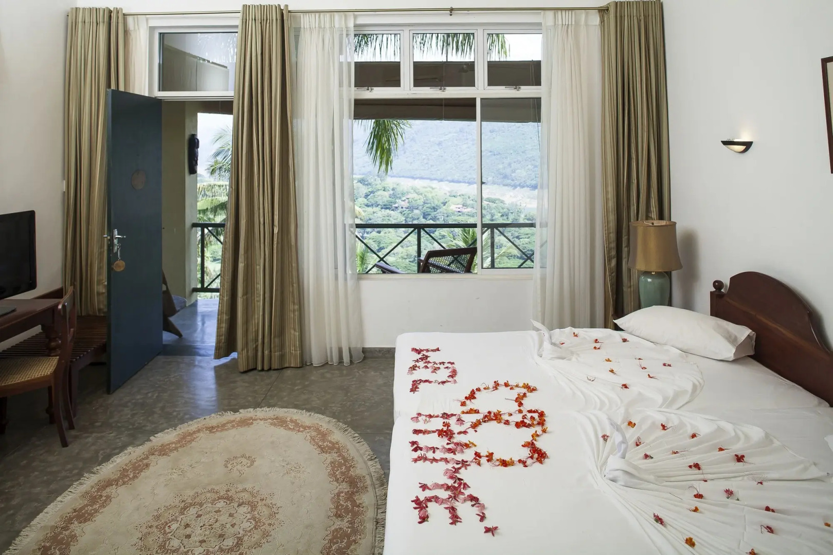 The Albatross, Kandy