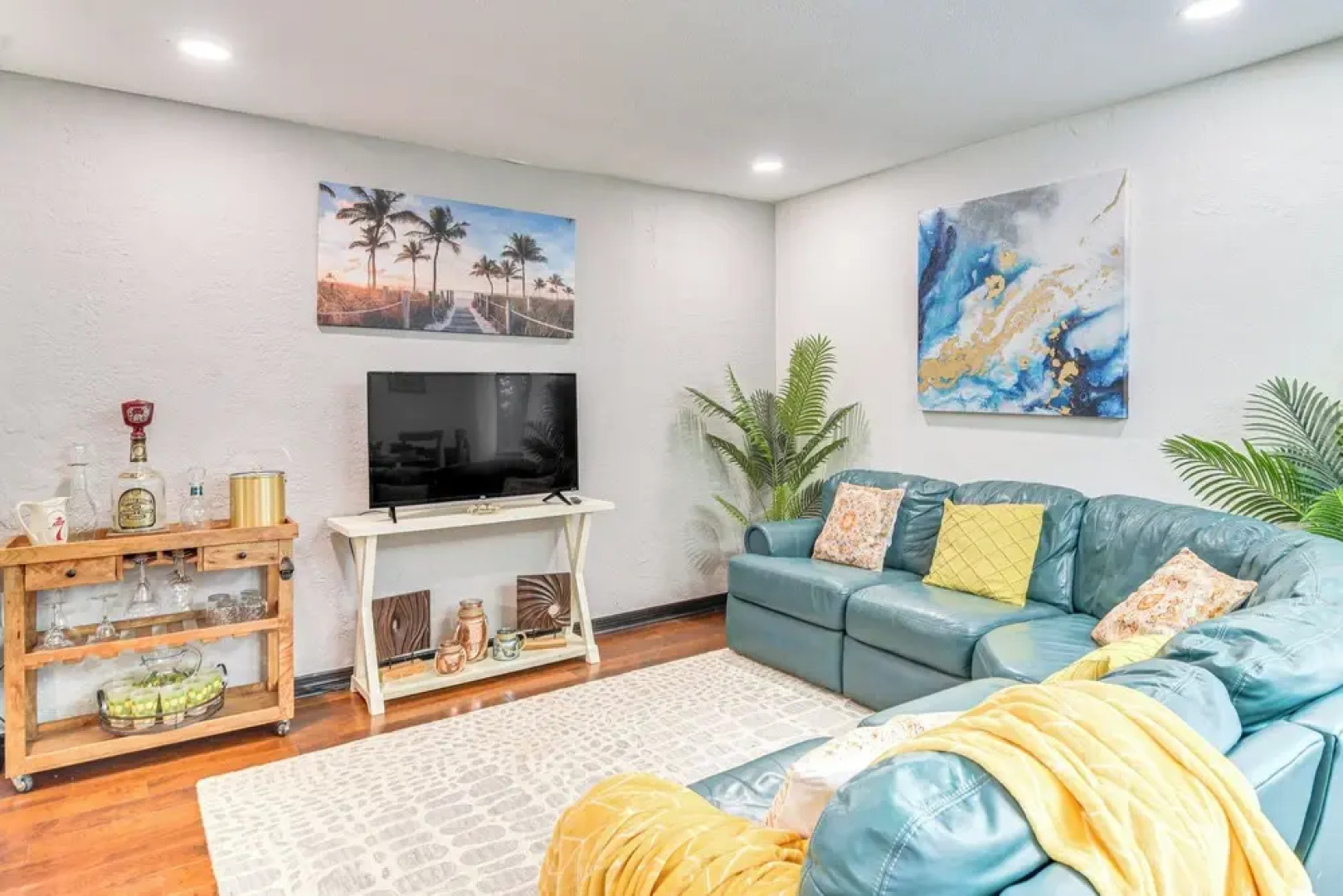 2 Mi to Beach: Family Getaway w/ Yard in St Pete!