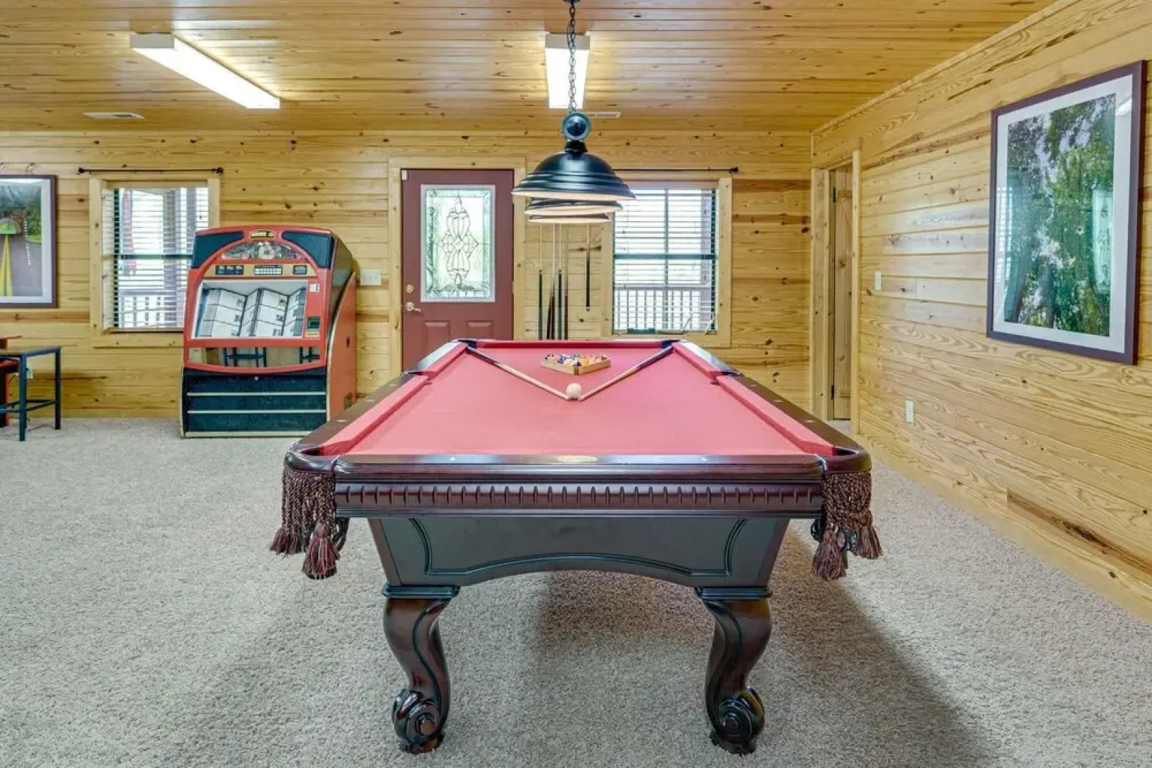Sage Grass Retreat Wears Valley Cabin w Hot Tub Game Room Wraparound Deck