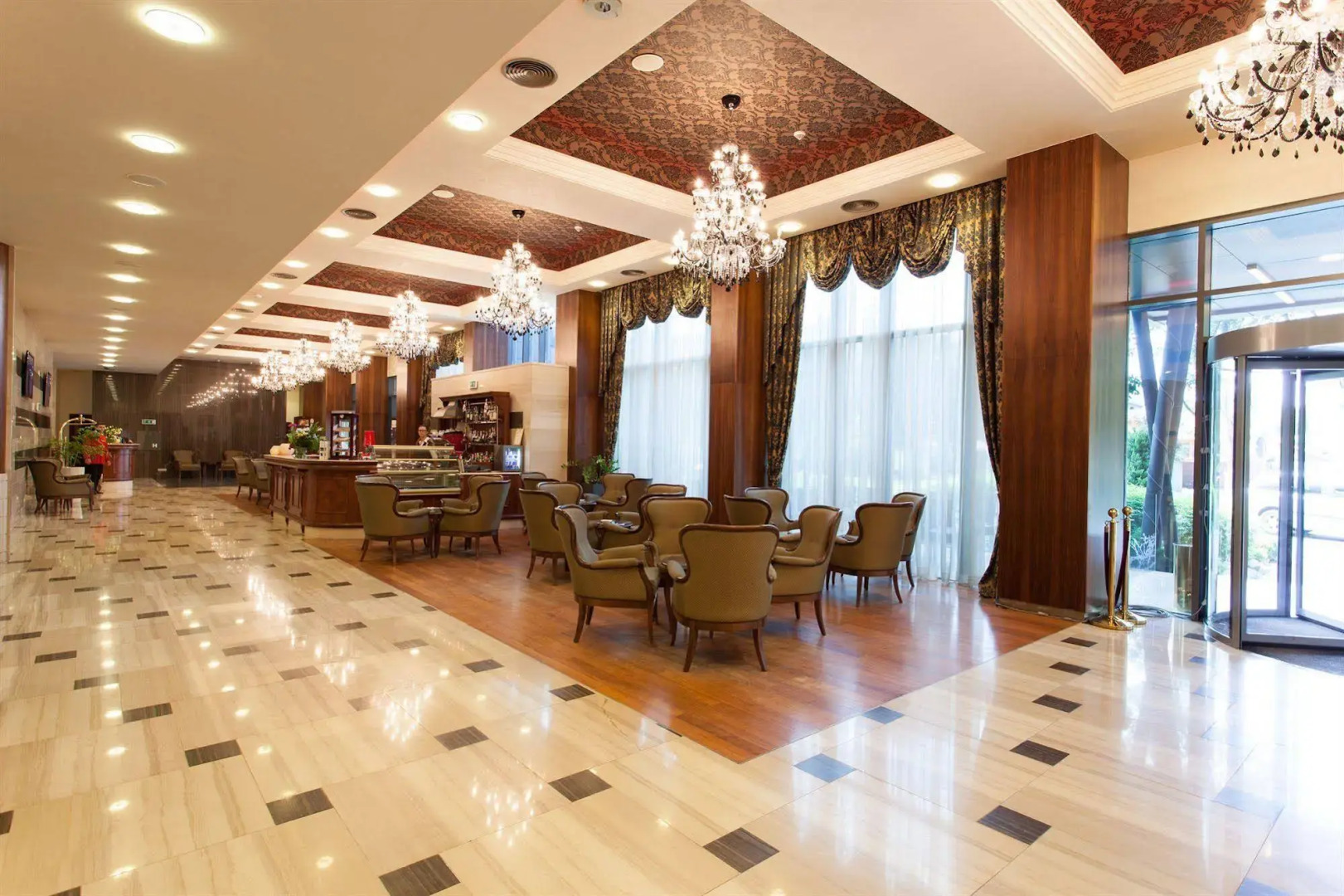 Metropolis Hotel