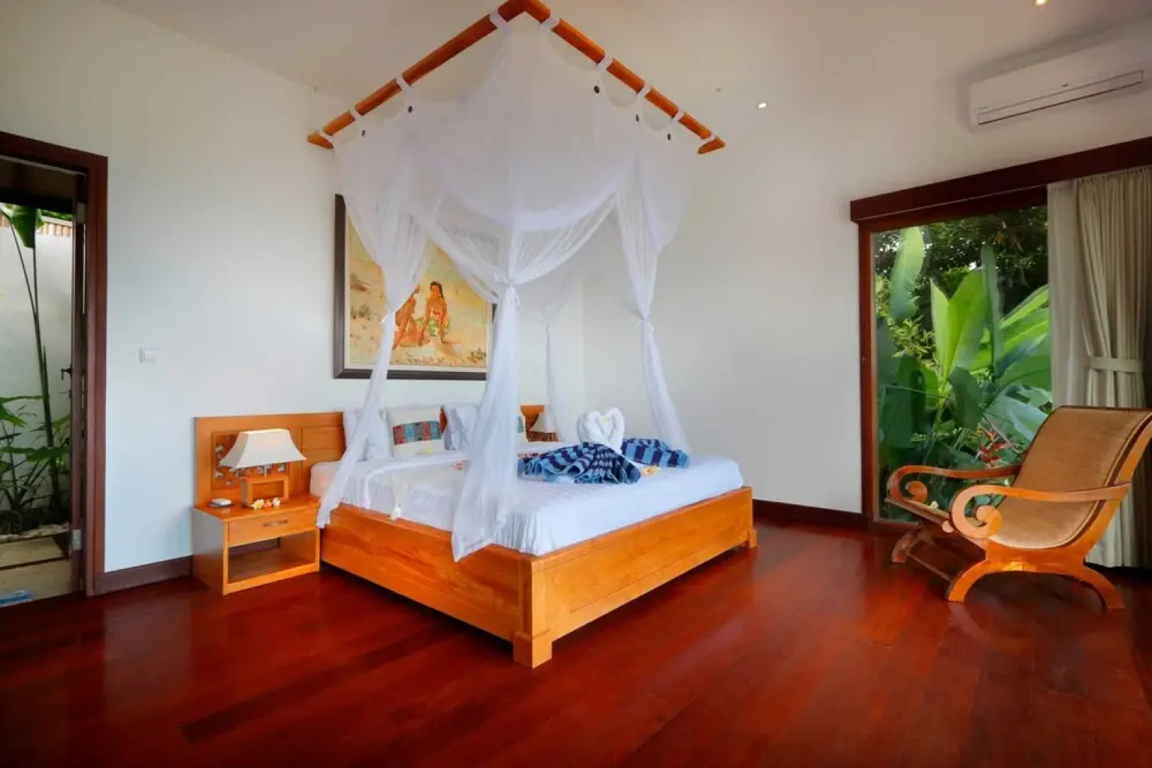 2 BR Villa With Fantastic Ocean View, Lovina With Staff
