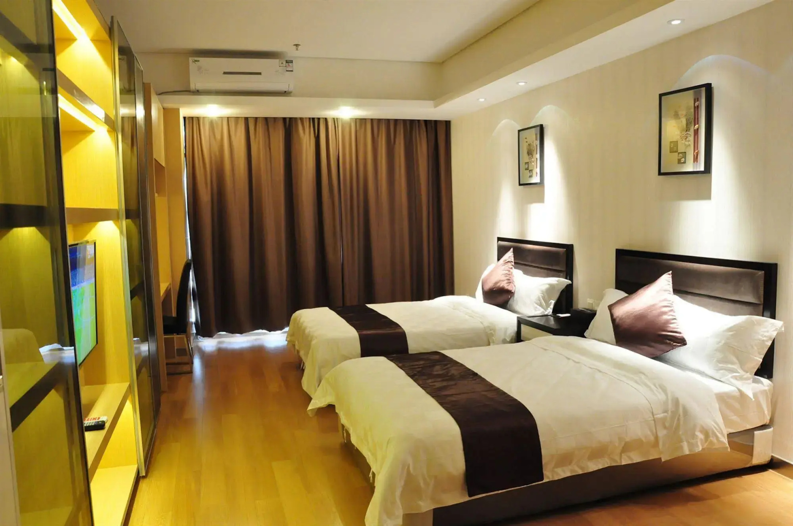 BaiHe International Apartment Hotel