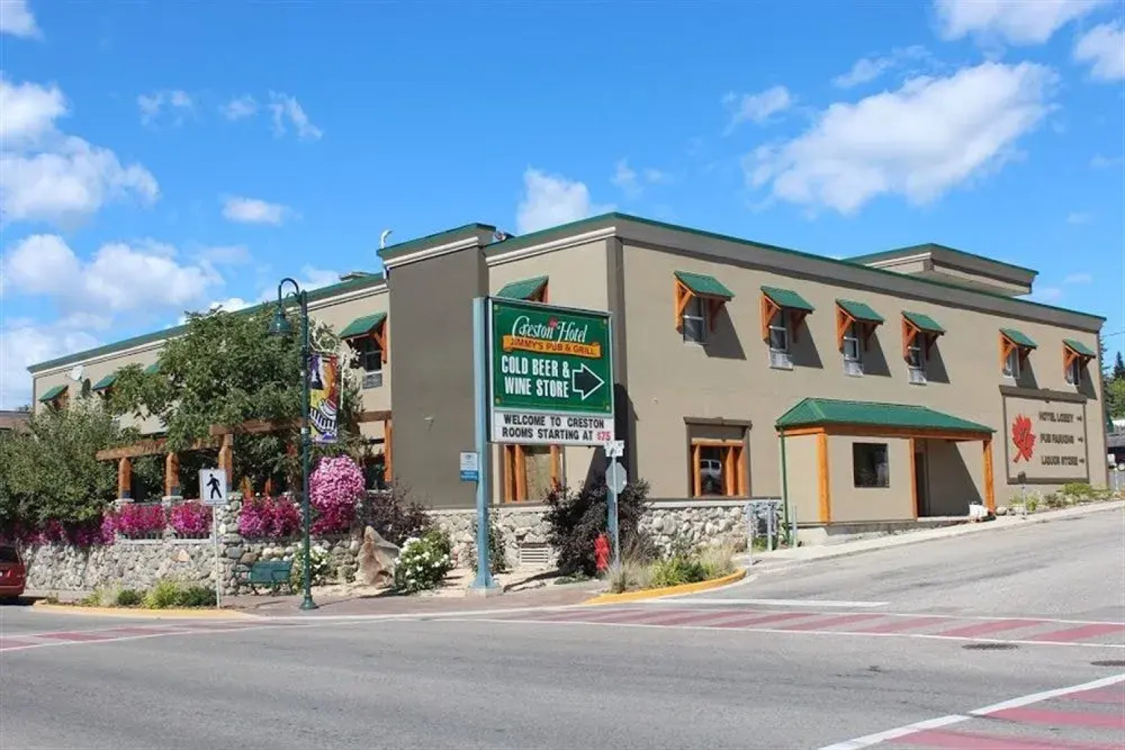 Creston Hotel & Suites