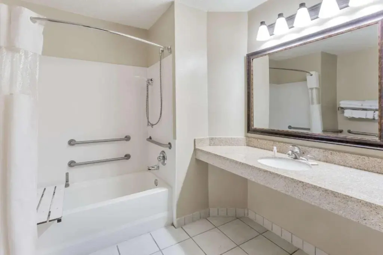 Baymont Inn & Suites Mequon Milwaukee Area