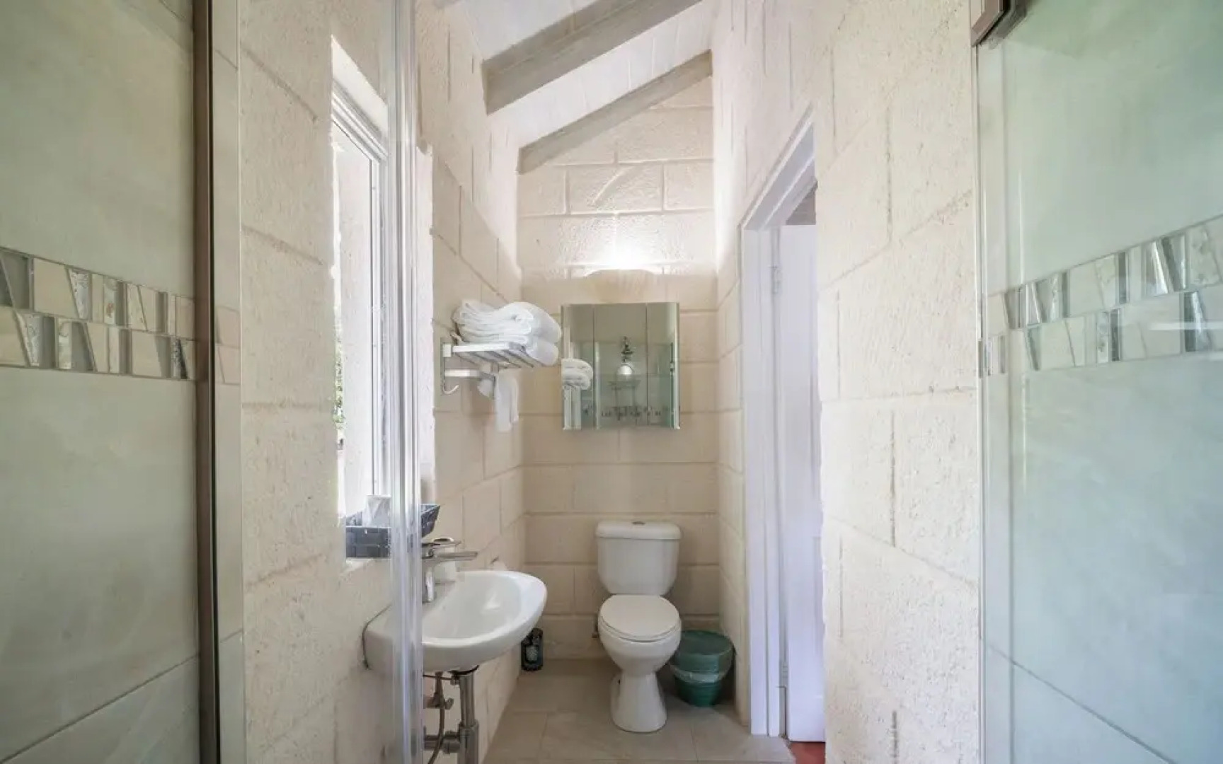 Maltese Falcon Villa 3bd by Zenbreak