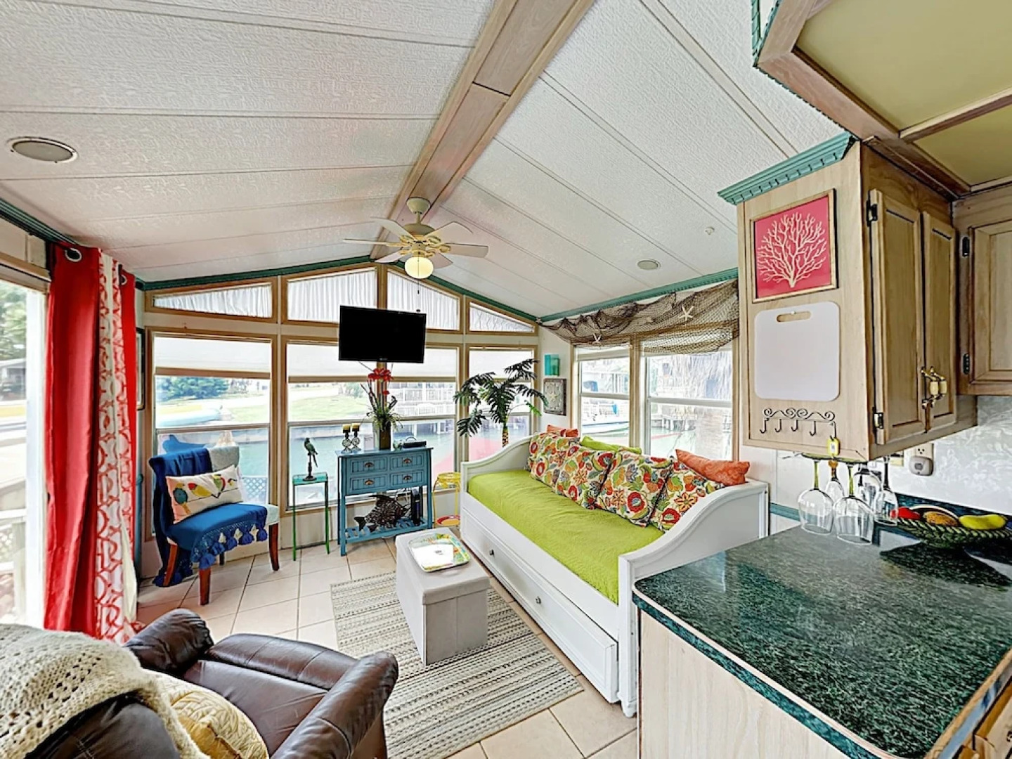 Waterfront W/ Deck & 2 Pools 1 Bedroom Condo