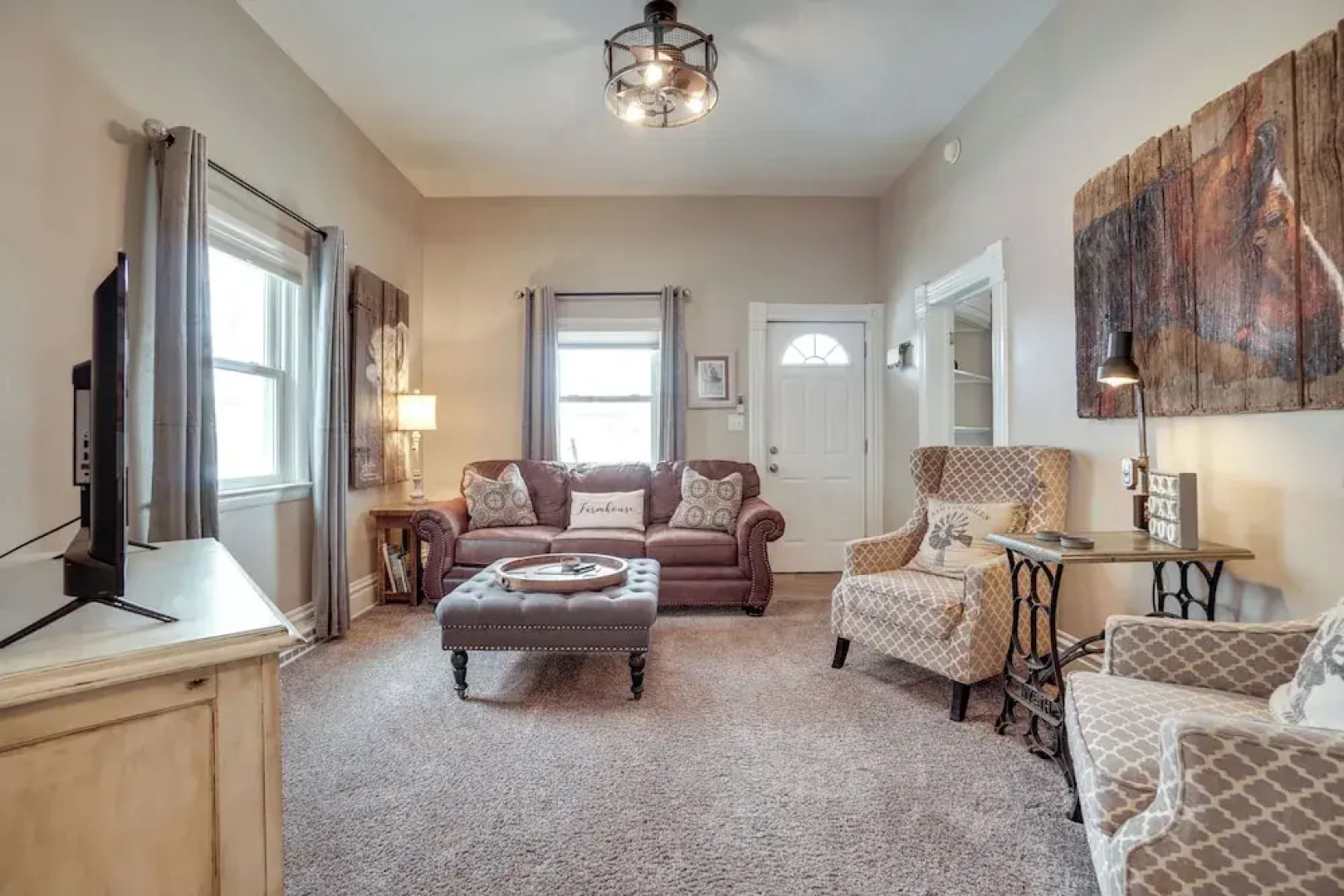 Walk to University: Dtown Laramie Home!