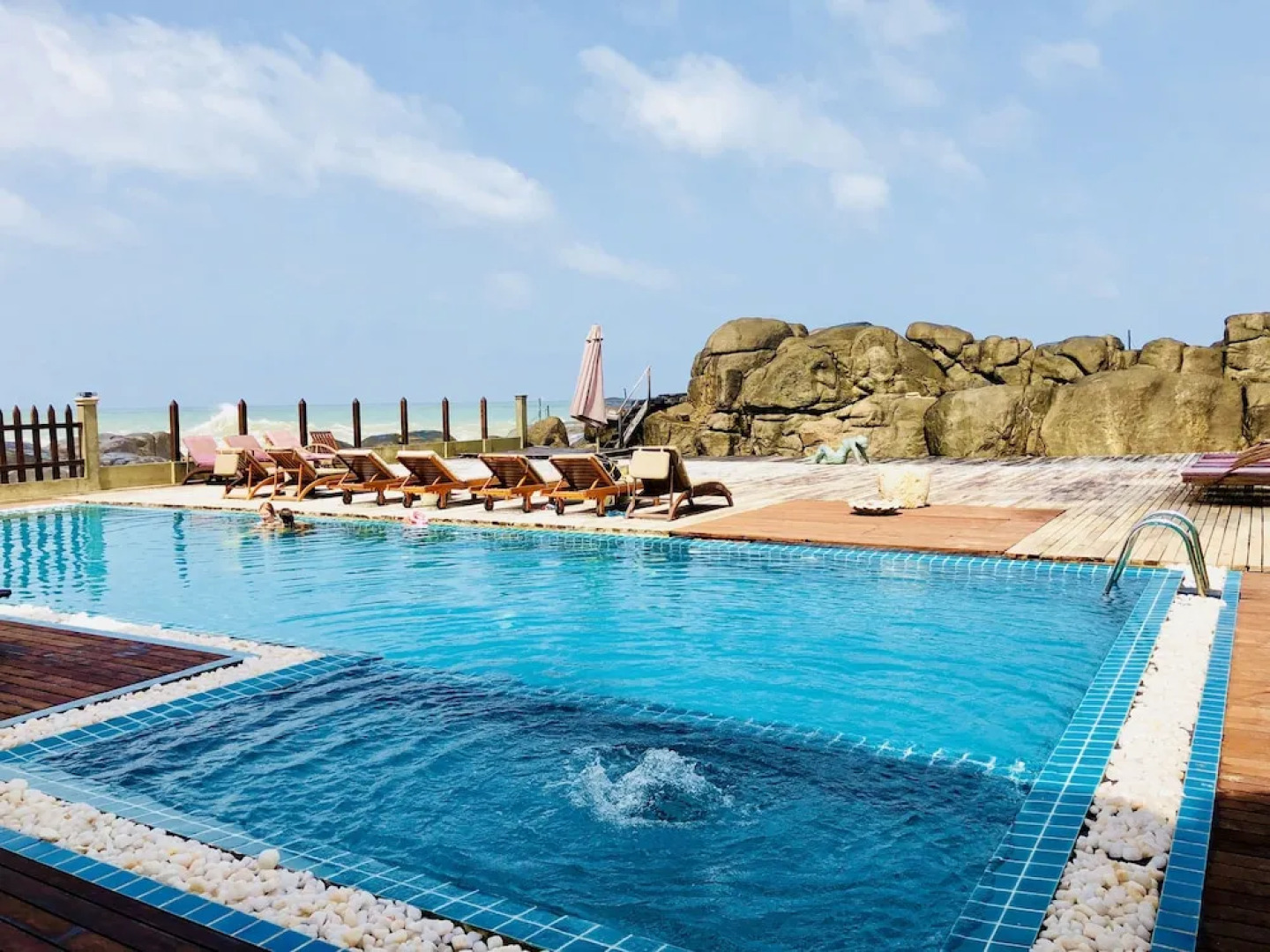 Thaproban Pavilion Waves Unawatuna