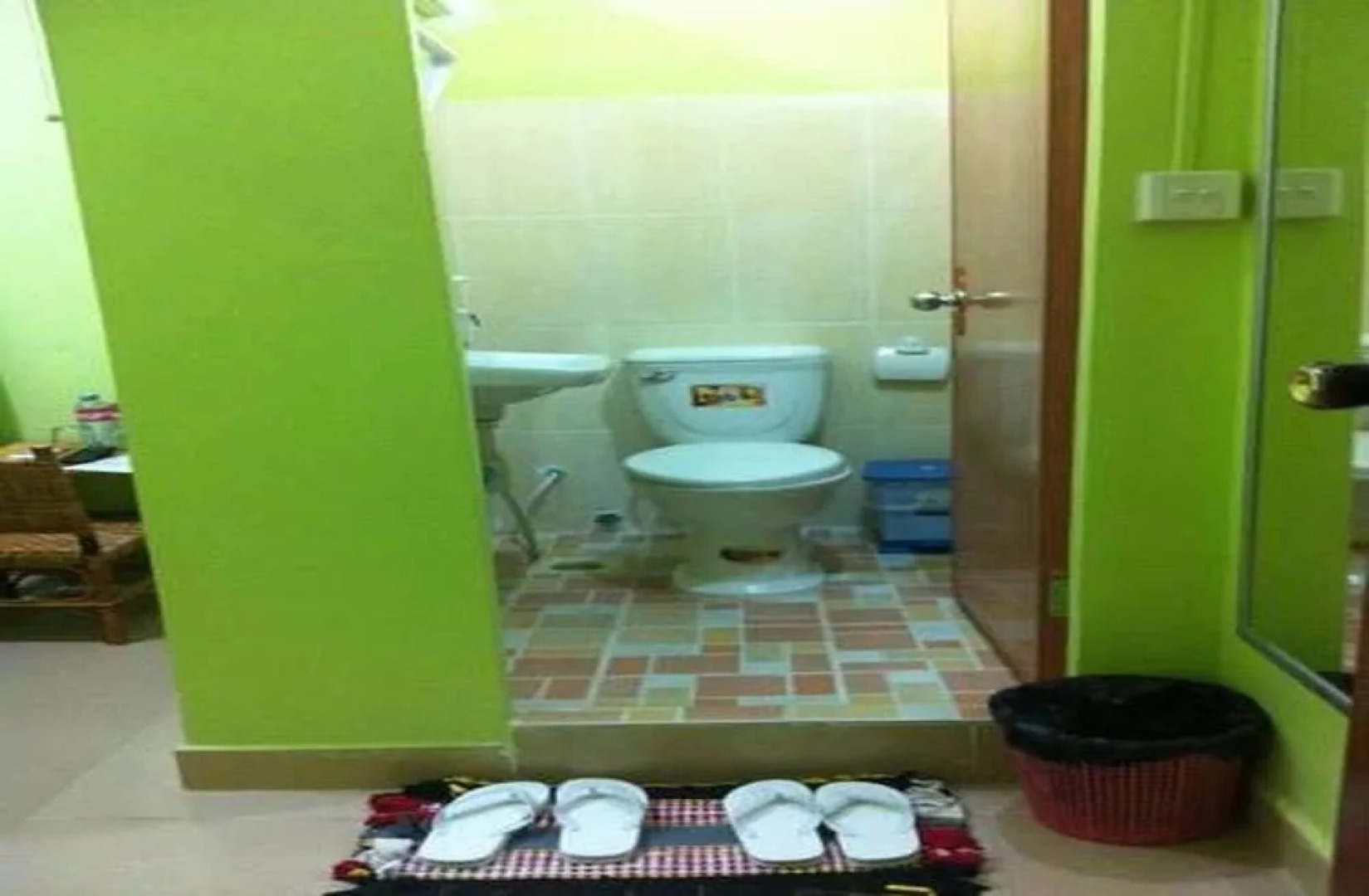 Pra-Tna Guest House and Coffee