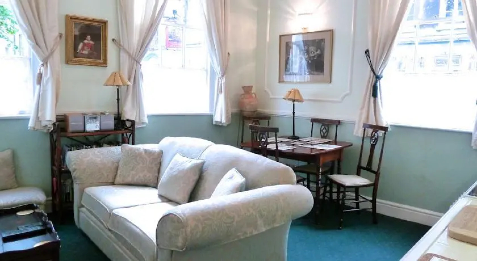 Crystal Palace Apartment