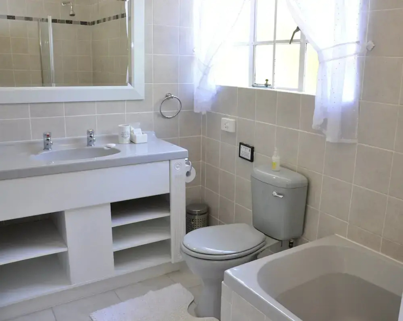 Birds of paradise B&B