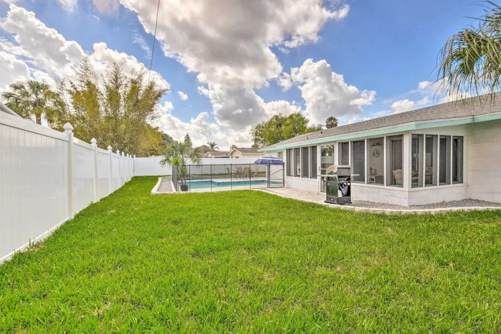 Apollo Beach Gem w/ Pool: 'the Flamingo House'