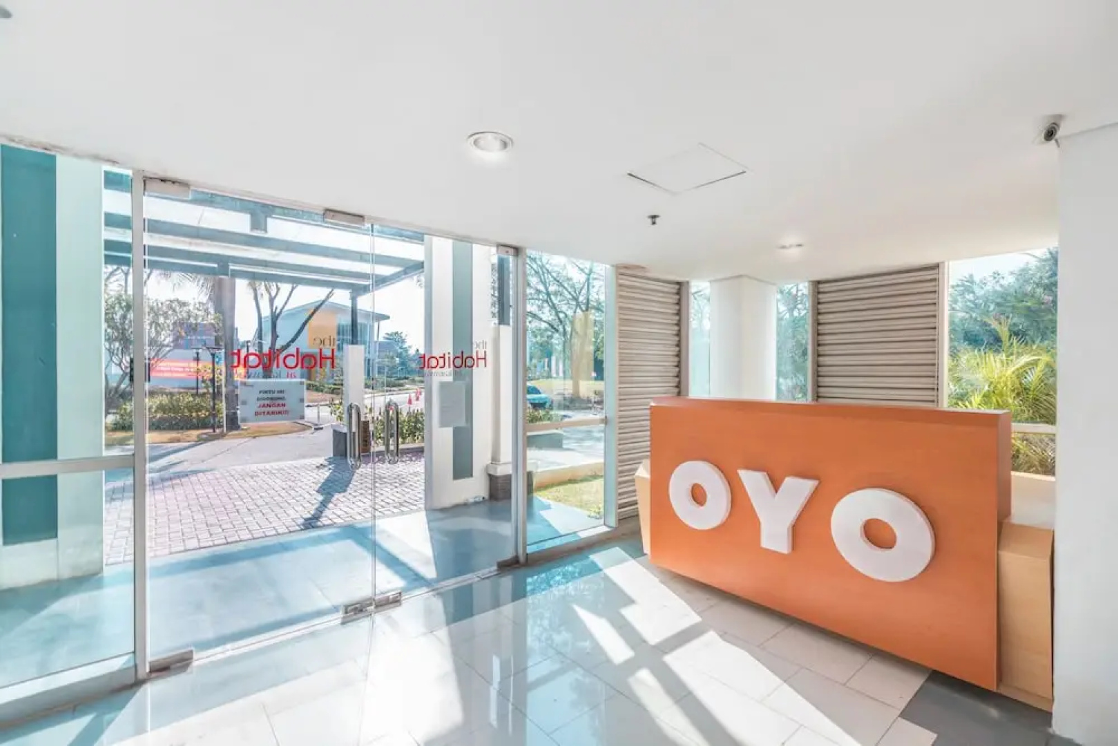 OYO Flagship 1170 The Habitat Karawaci