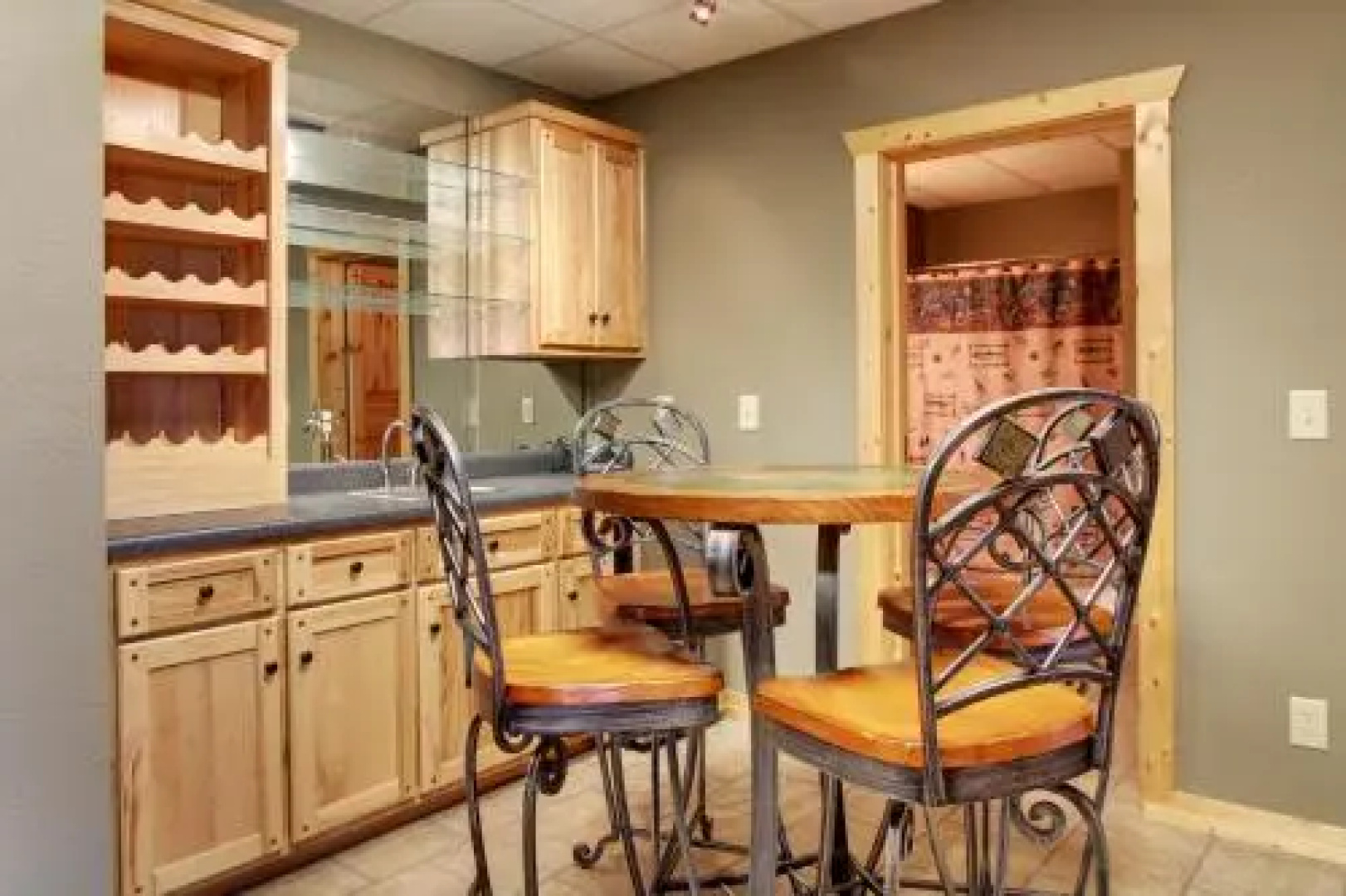 BEAR RIDGE Apartment 4 NEVAEH CABIN RENTALS