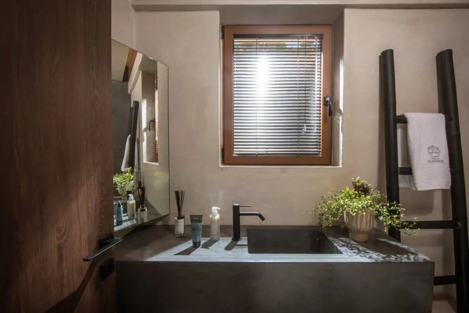 Villa Ouranos - Where the World Unfolds Before you