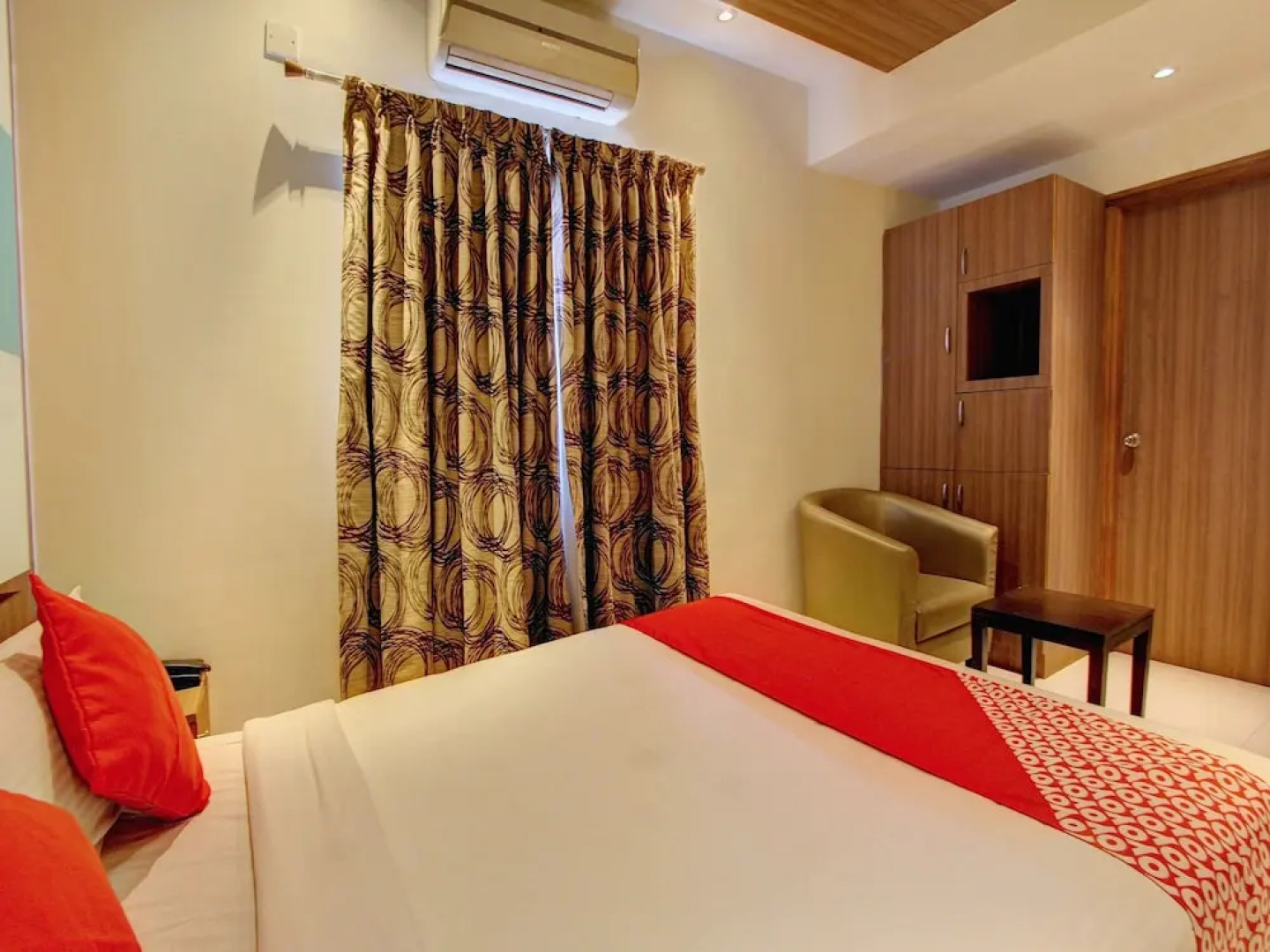 Itsy Hotels Hiland Suites