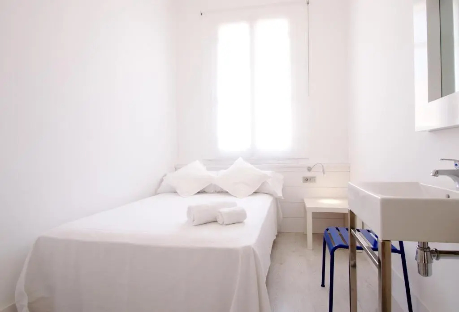 Hostal Express by gaiarooms