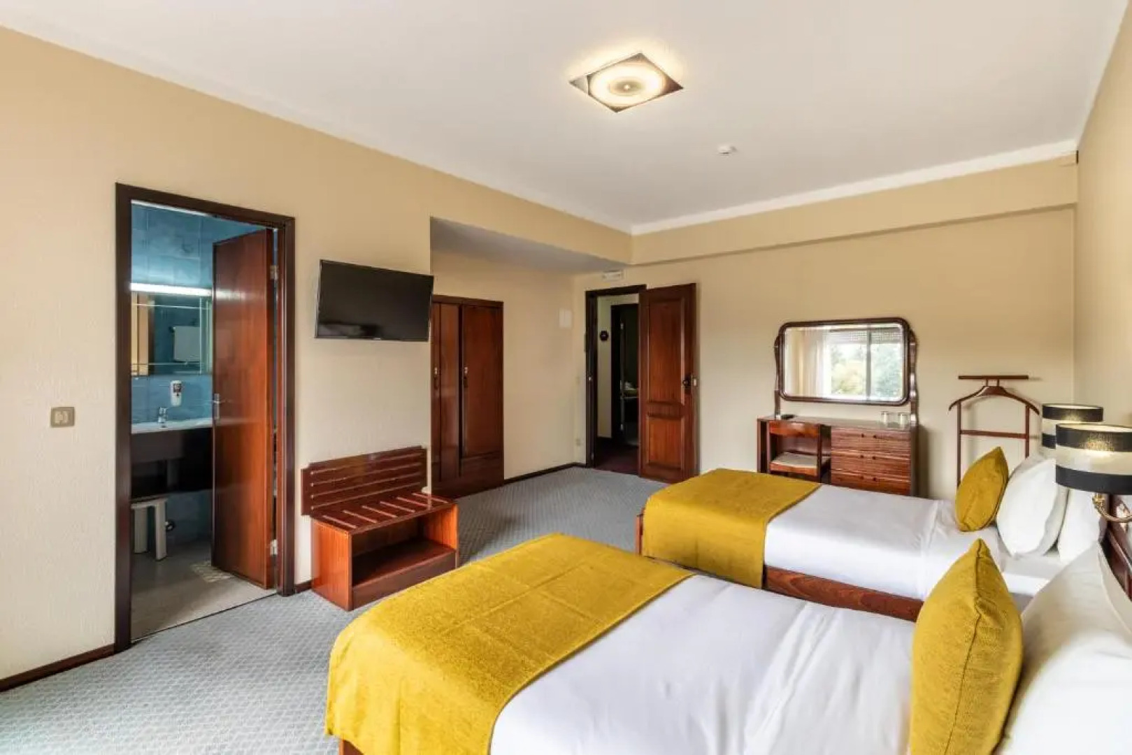 Hotel Colmeia Monte Real