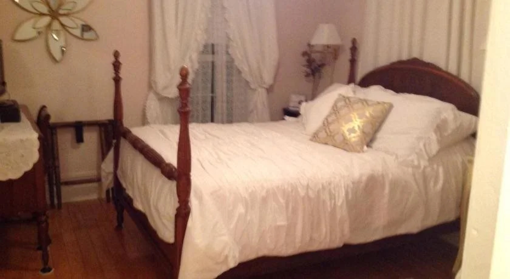 Maple Tourist Home Bed & Breakfast