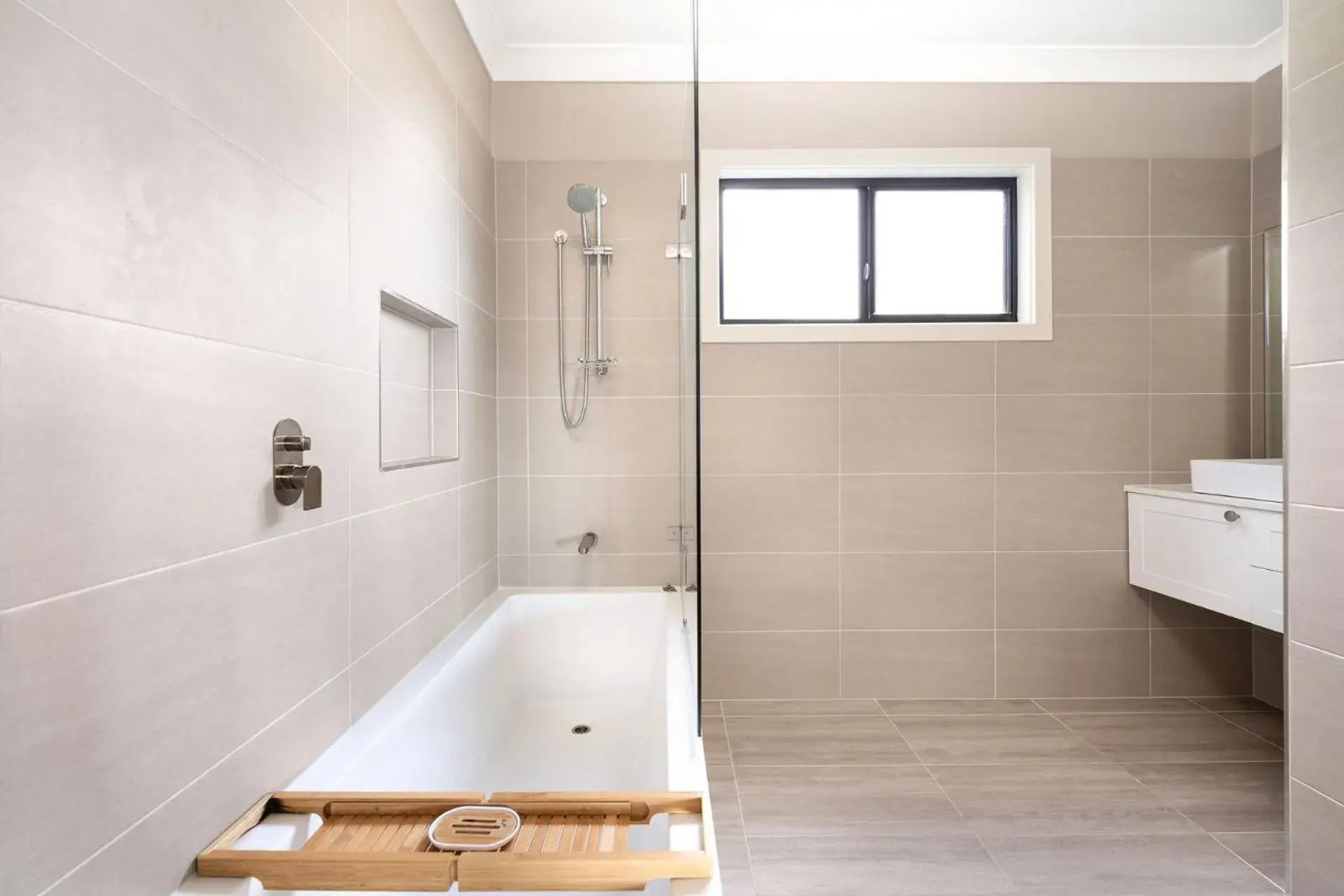 Sea Point at Hyams Beach 4pm Check Out Sundays