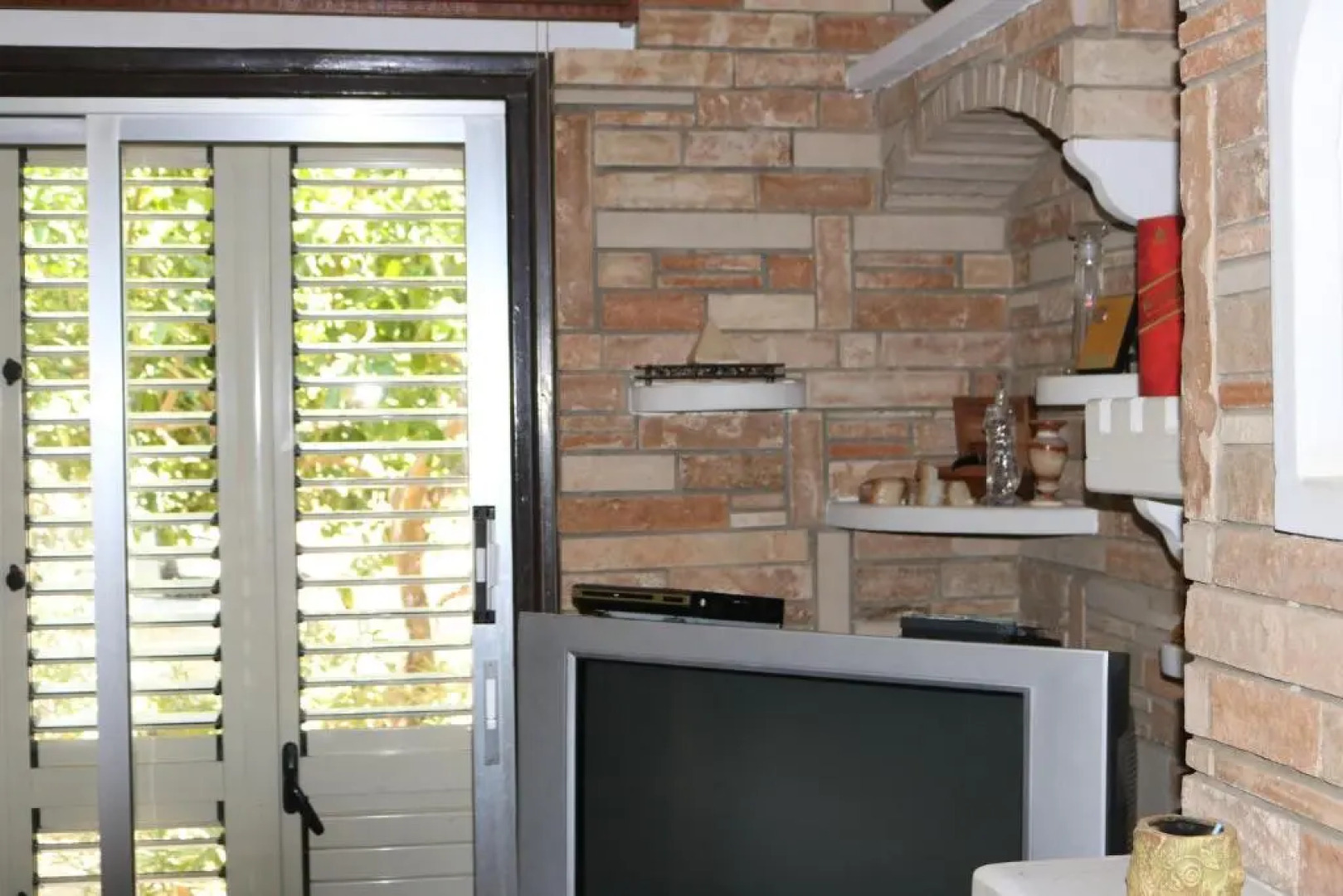 Costas Hostel Action