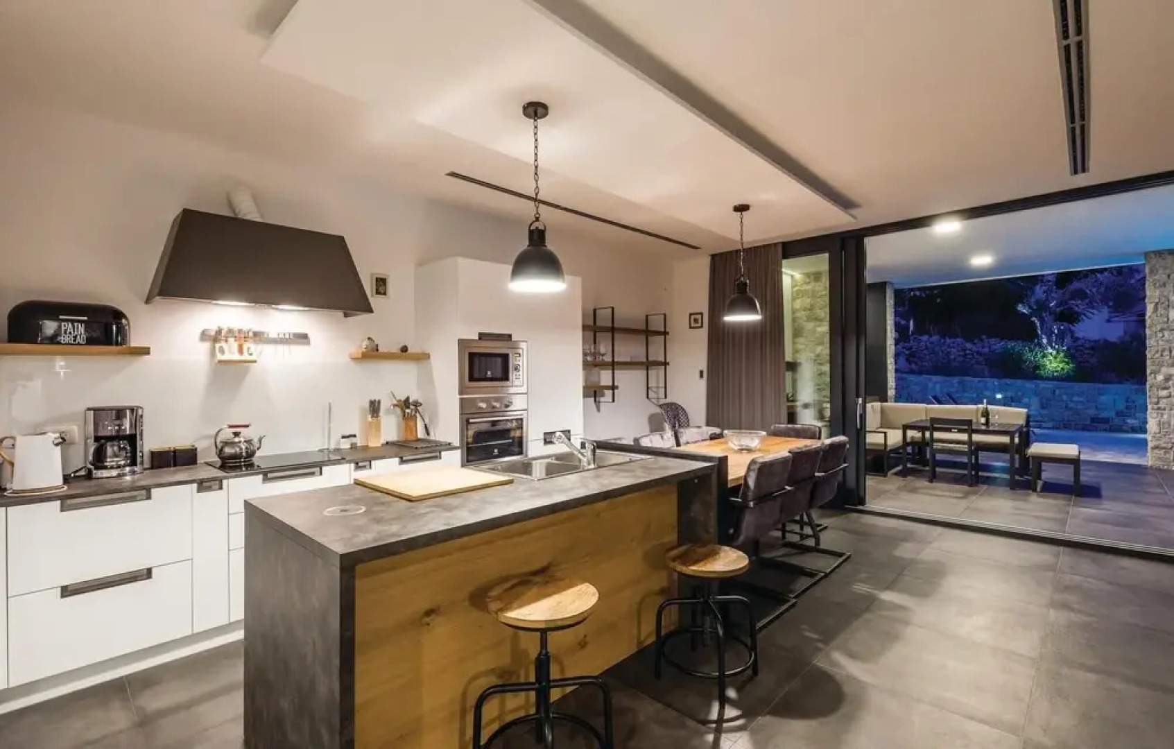 Awesome Home in Lun With Wifi, Outdoor Swimming Pool and 4 Bedrooms