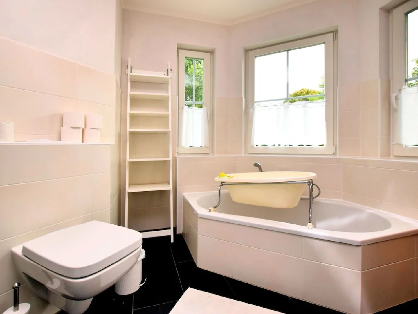 Beautiful House With Sauna, Modern Interior and Enormous, Park-like Garden