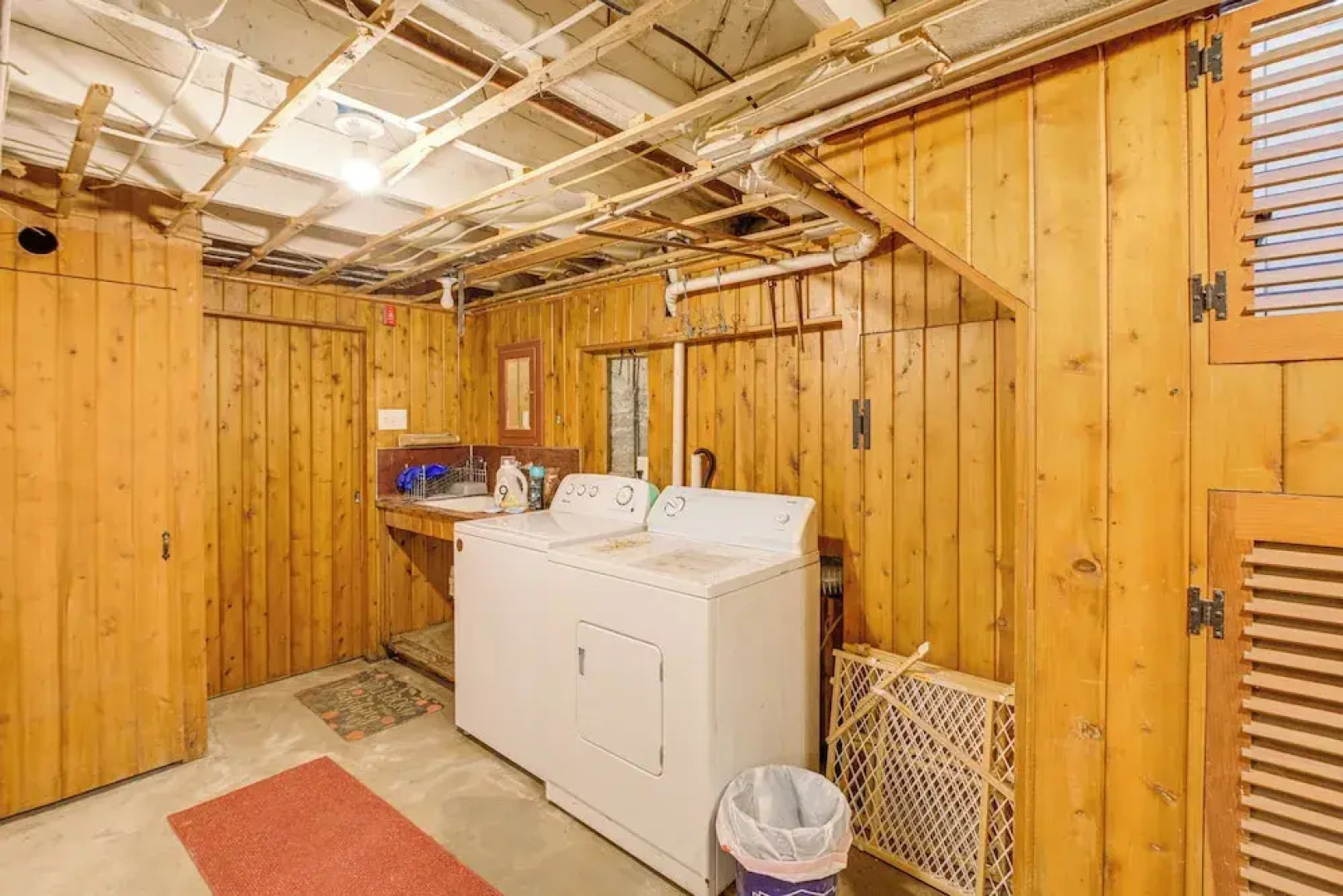 Close to Dtwn Bangor: Inviting Maine Home