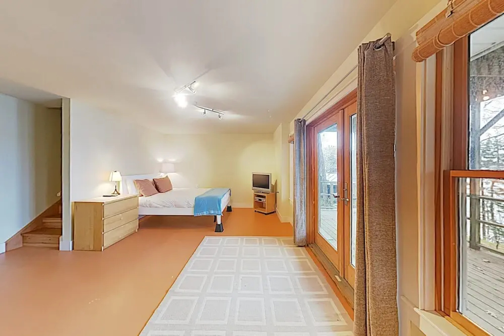 New Listing! Waterfront Hideaway W/ Modern Updates 2 Bedroom Cottage