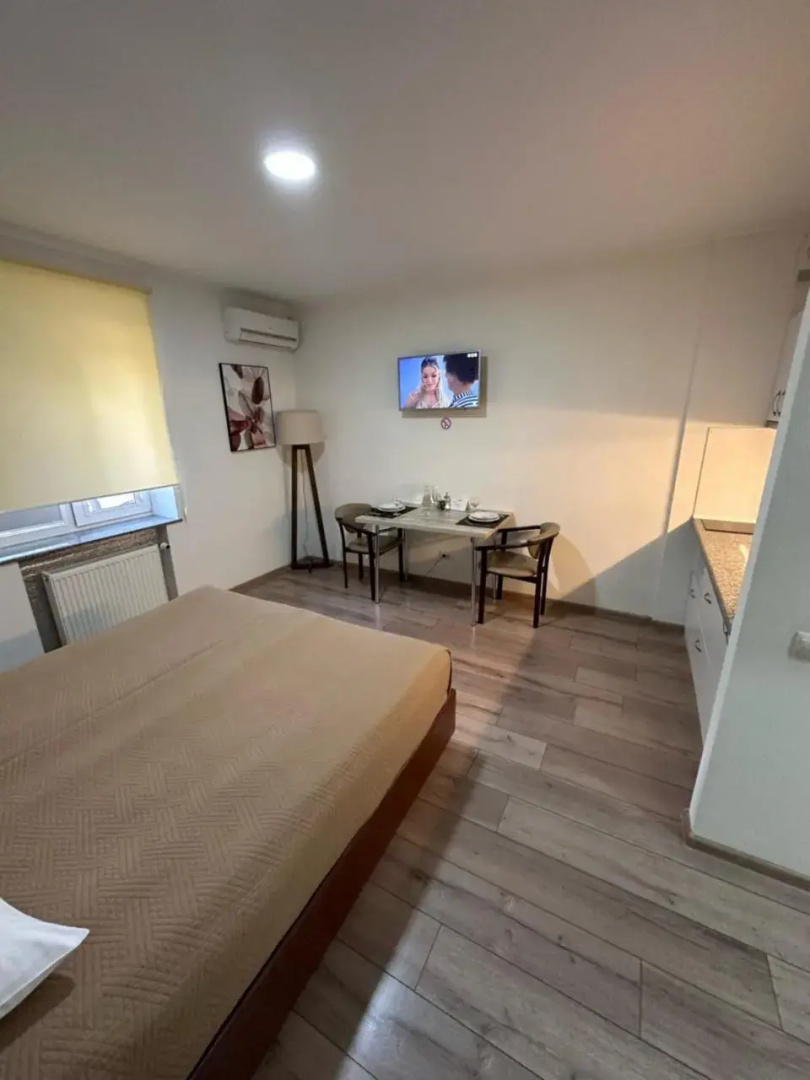 Stone City Apartment in Park Zone