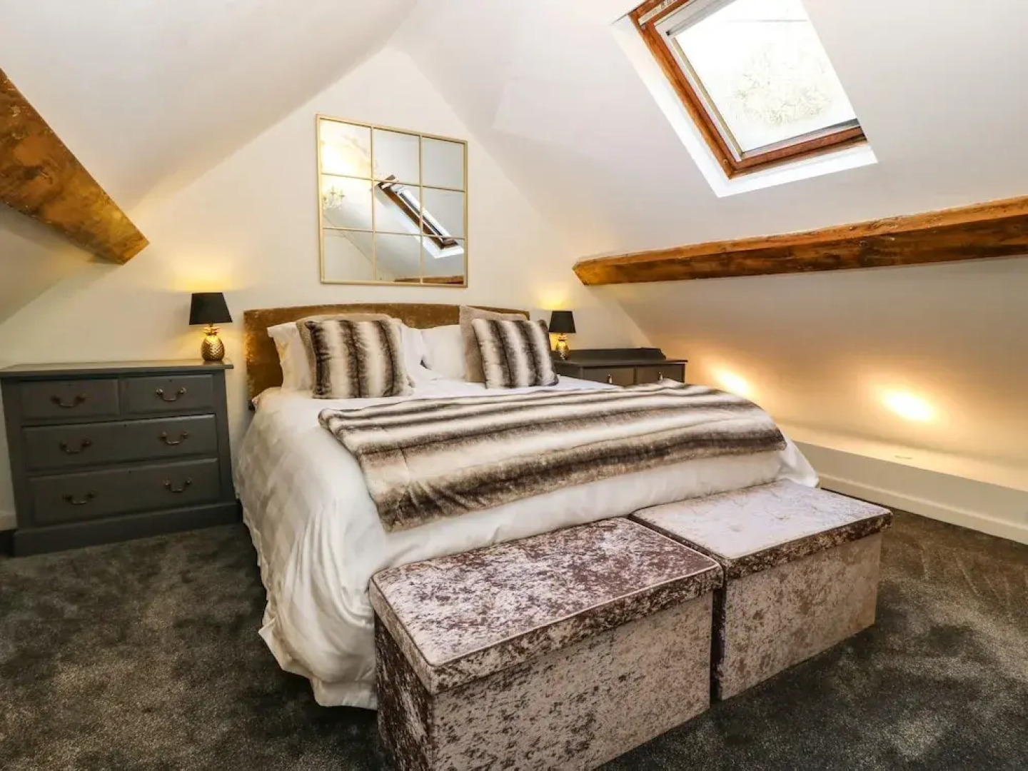 Yr Hen Ysgol, The Old School