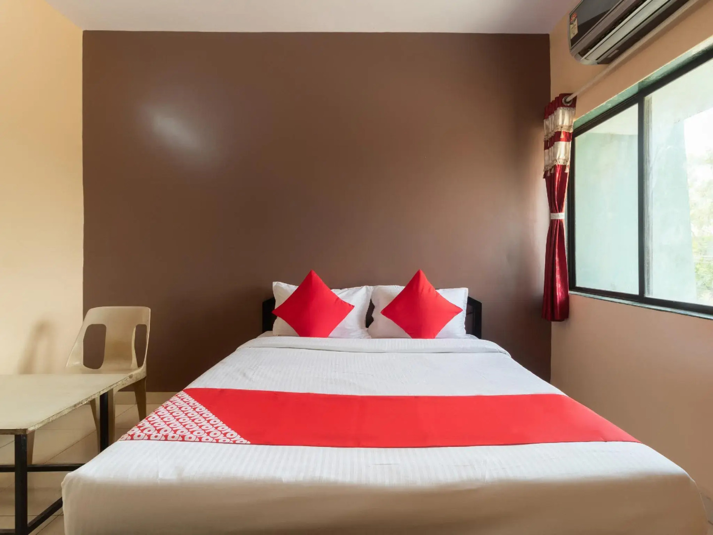 Shree Sidhi Lodging by OYO Rooms