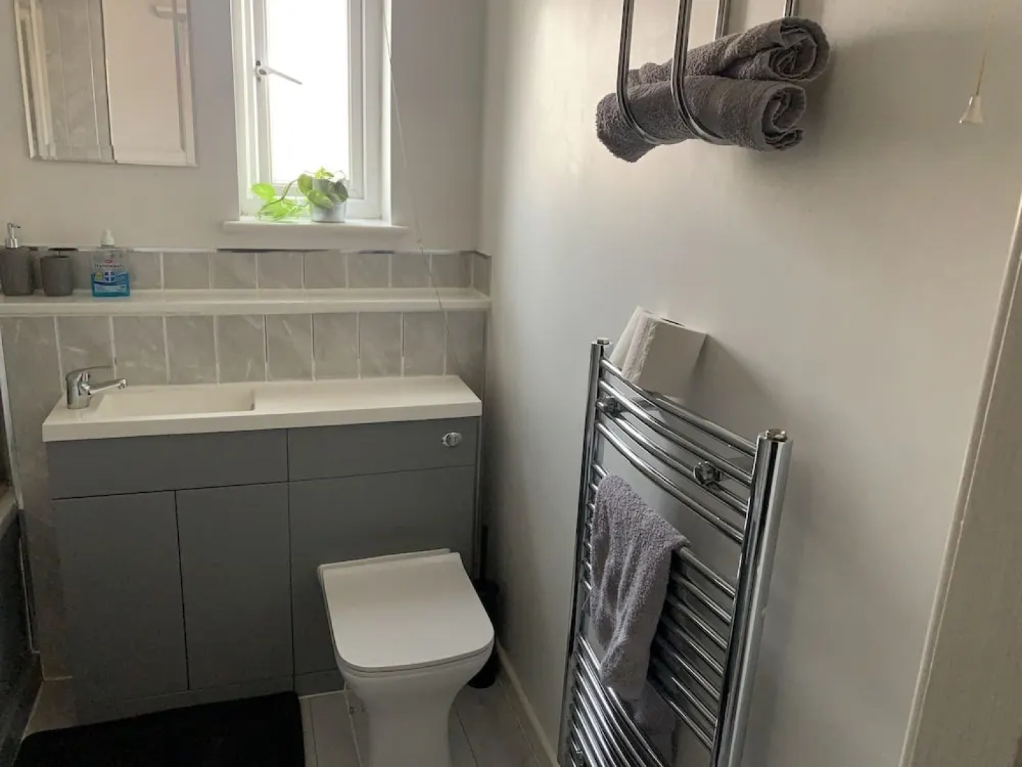 Lovely 2-bed Apartment in Wallasey, Sleeps 4