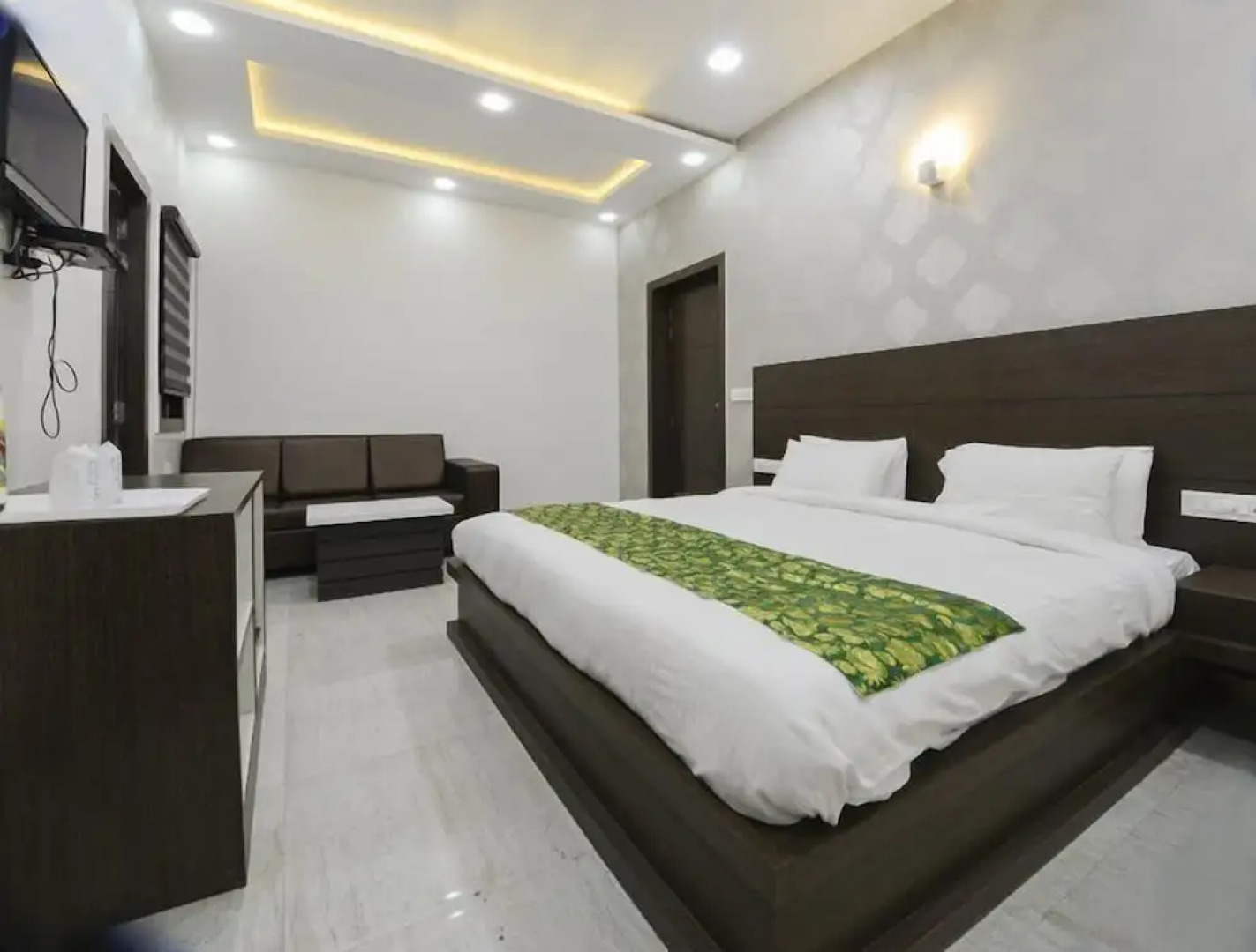 Hotel Heaven Resorts