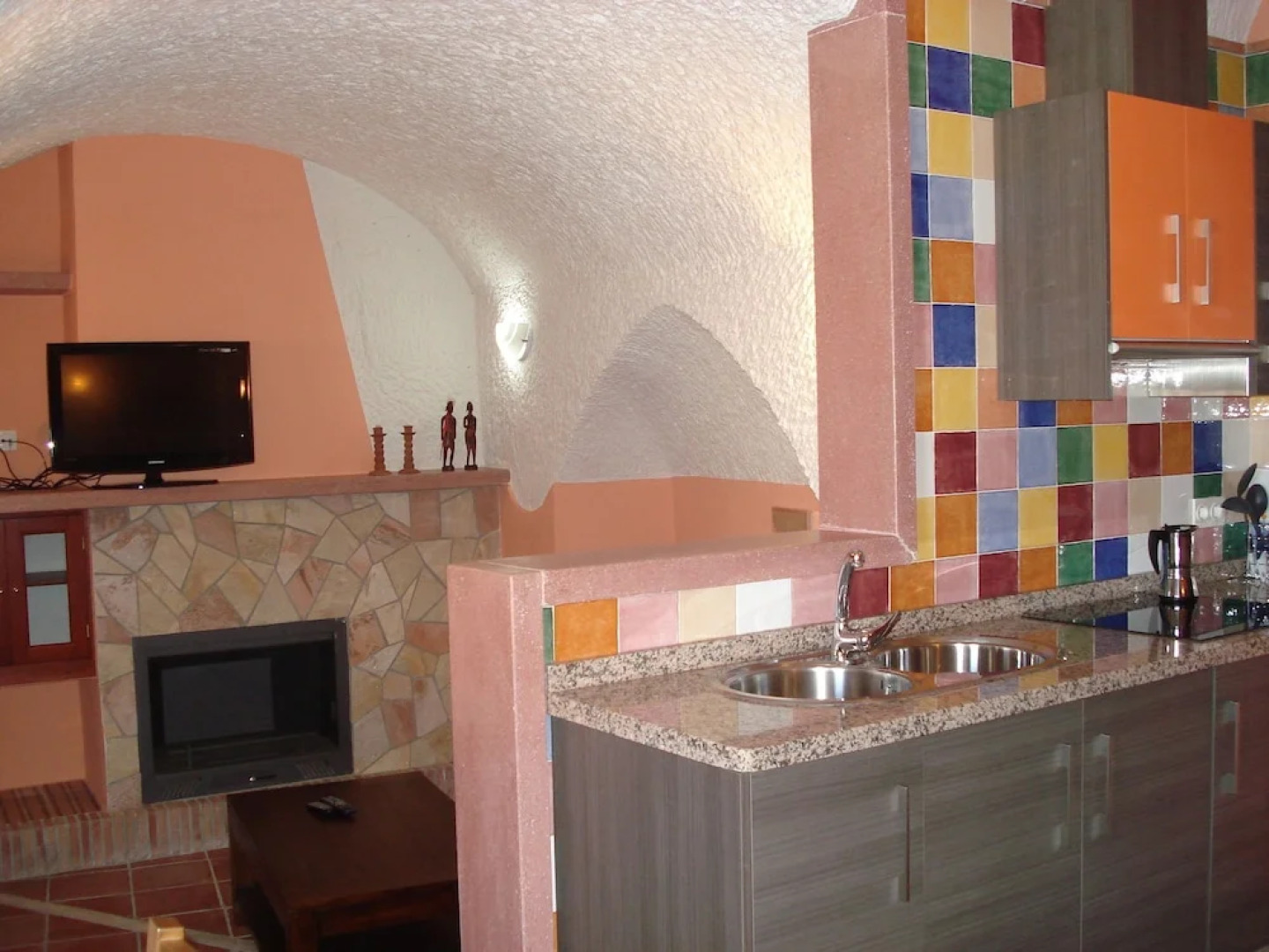 Special Cave House With a Fireplace, Near Sierra Nevada