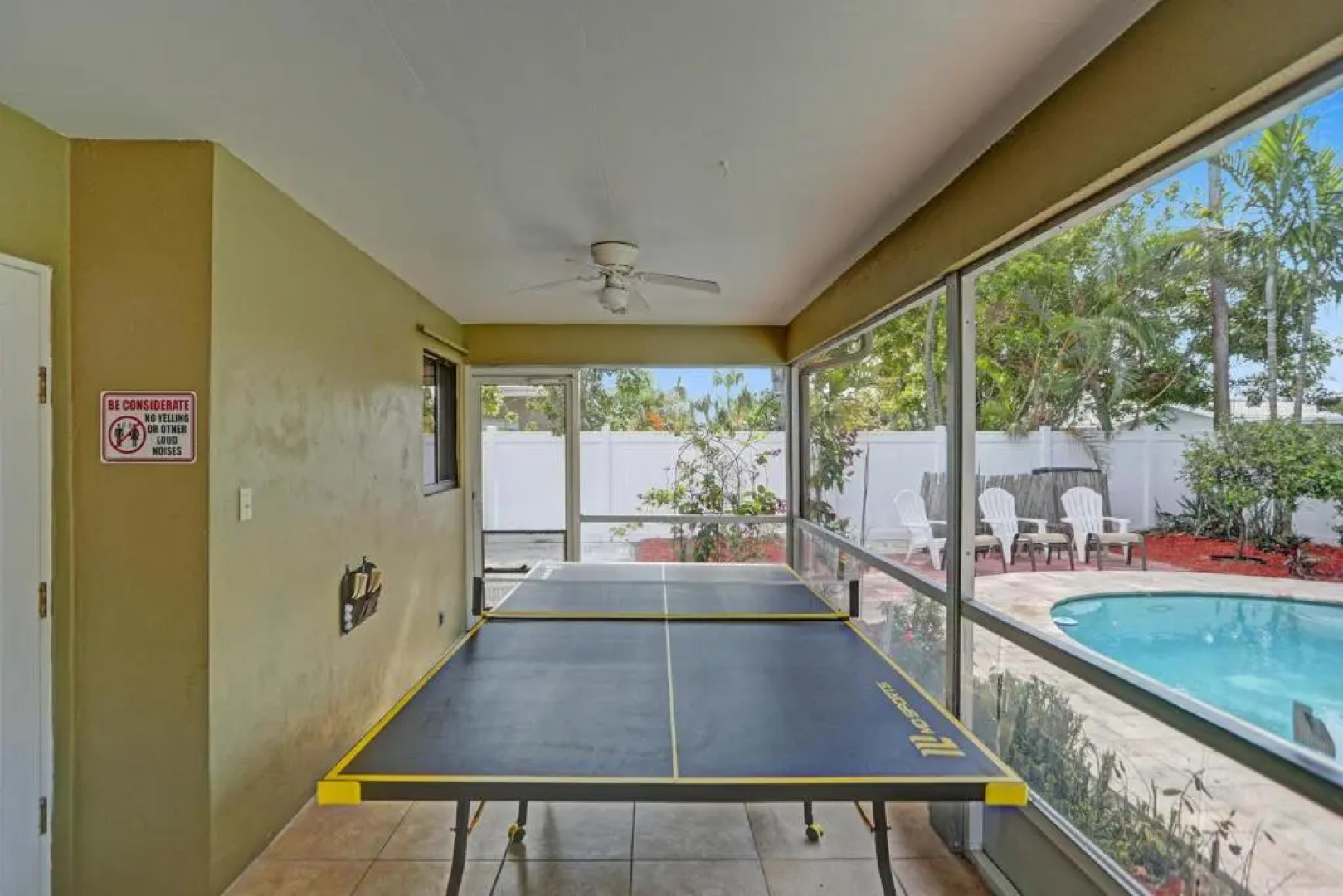 NEW Adorable Villa 7 min to Beach Trampoline