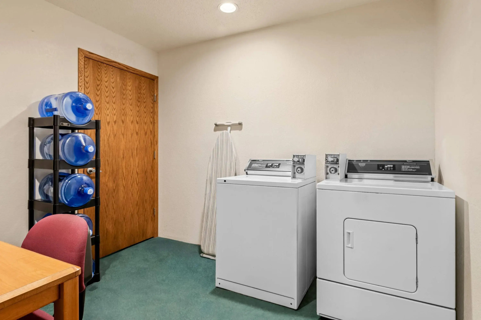 Super 8 by Wyndham Blue Earth