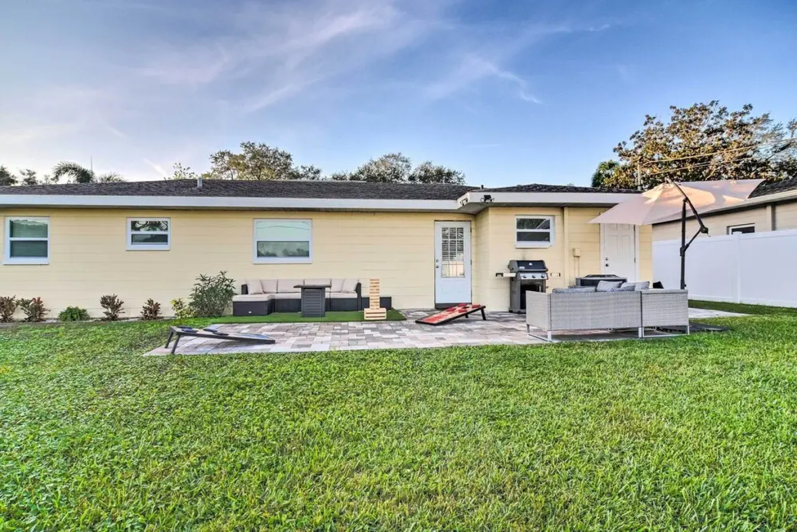 Sunny Seminole Home: Grill, Fire Pit & Fenced Yard