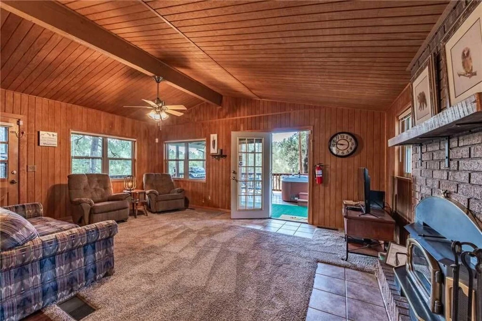 Wild Horse Retreat - Two Bedroom Cabin with Hot Tub