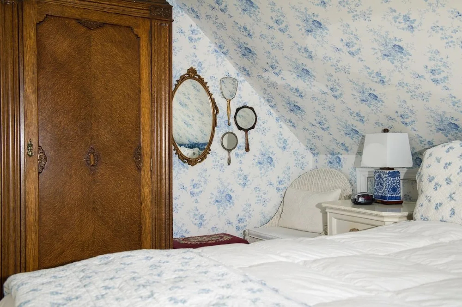 Sea Cliff 3 Br cottage by RedAwning