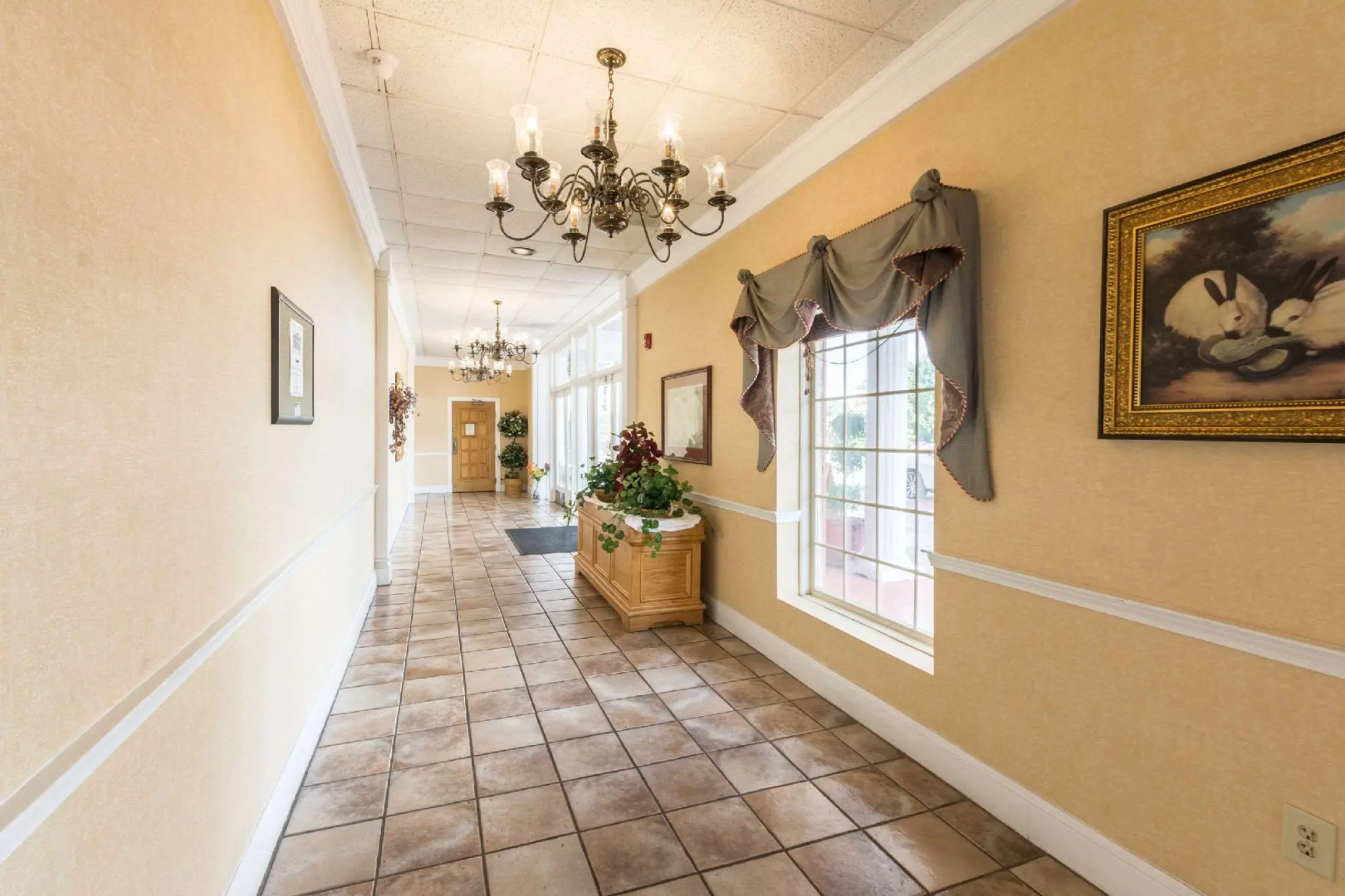 Econo Lodge Inn & Suites