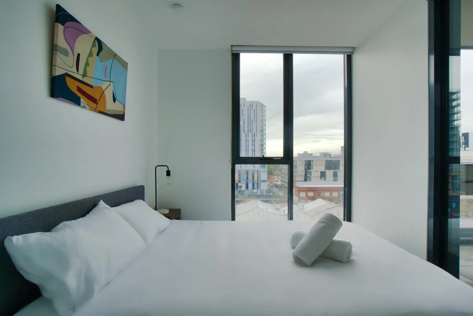 Luxury 2 Bedroom Apartment - Adelaide CBD