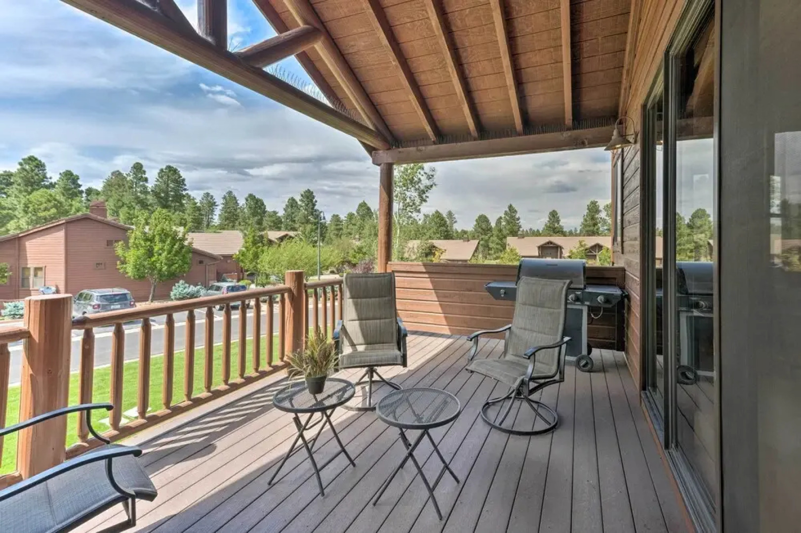 Unwind Fireside: Dog-friendly Show Low Townhome!