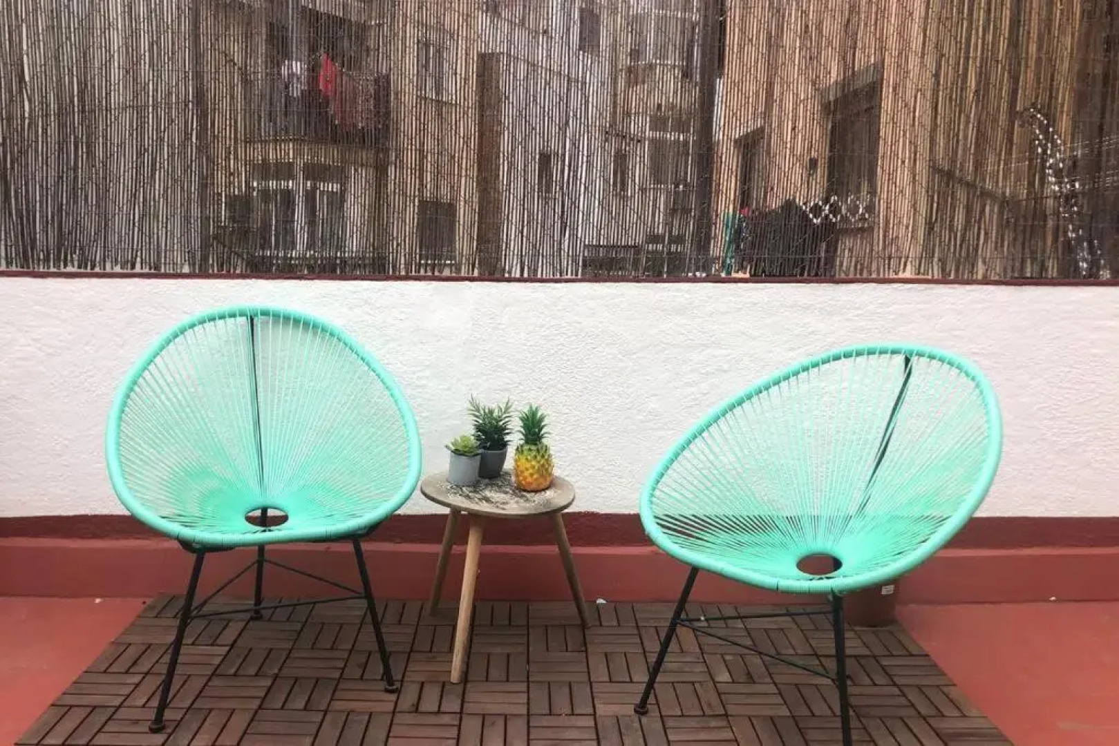 M5 Cool Terrace. Metro 1 min. Center 15' by metro